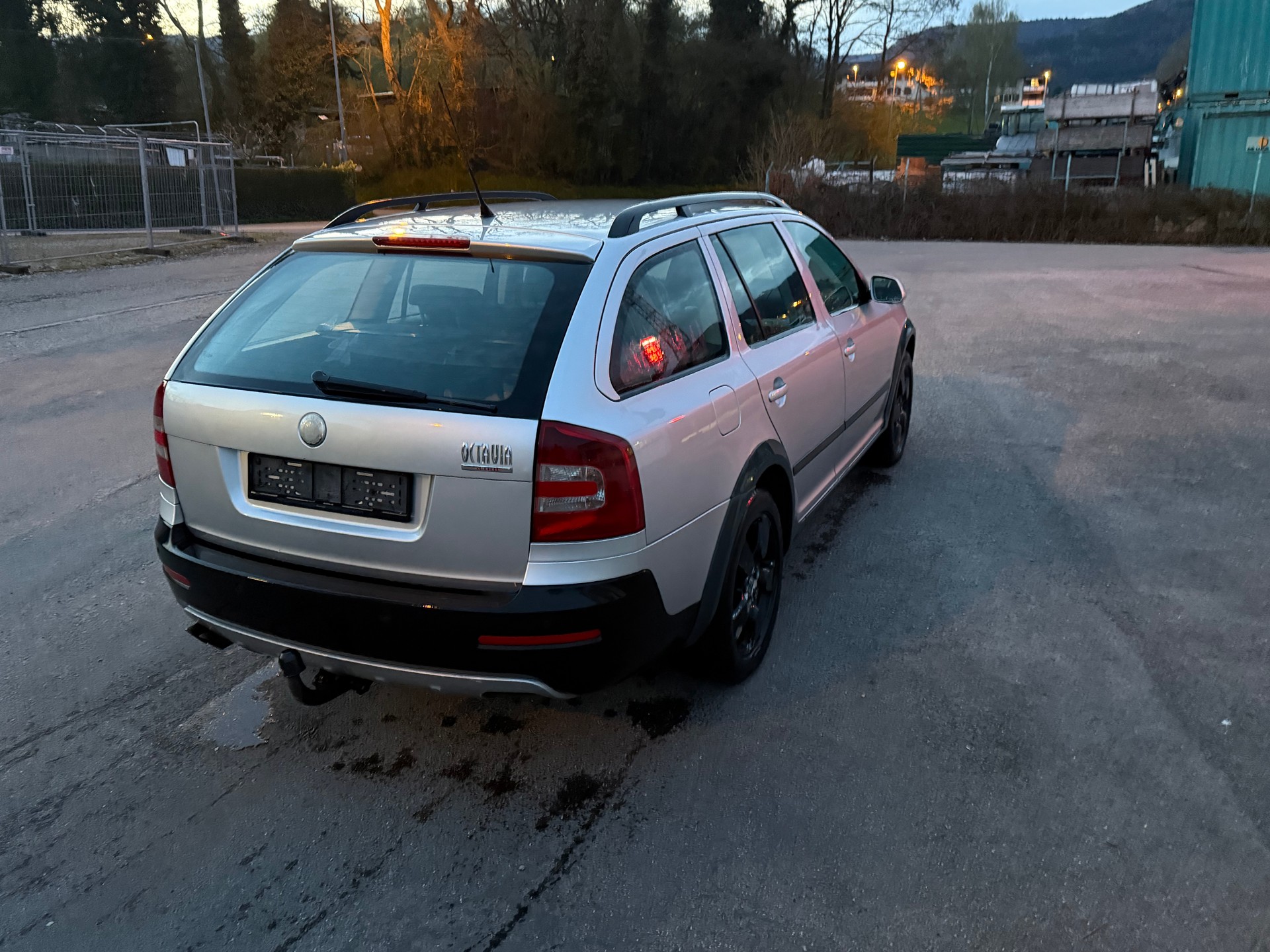 SKODA Octavia Scout 2.0 TDI 4x4-image-3