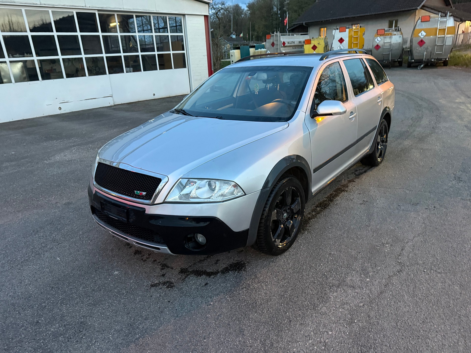 SKODA Octavia Scout 2.0 TDI 4x4-image-1