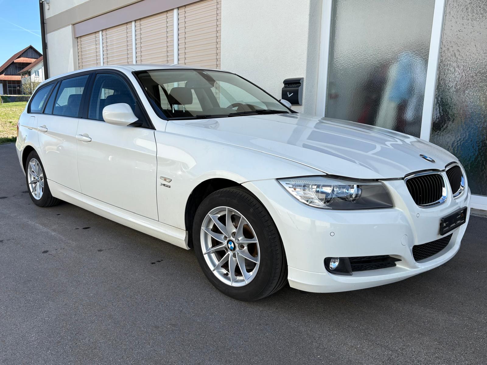 BMW 320d xDrive Touring Dynamic Edition Steptronic-image-0