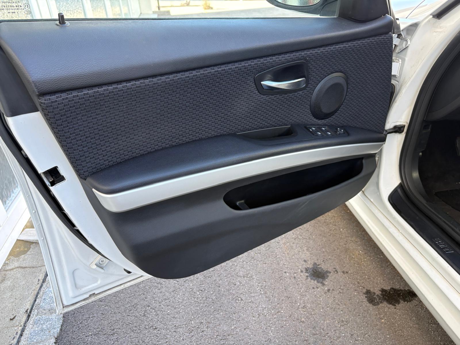 BMW 320d xDrive Touring Dynamic Edition Steptronic-image-4