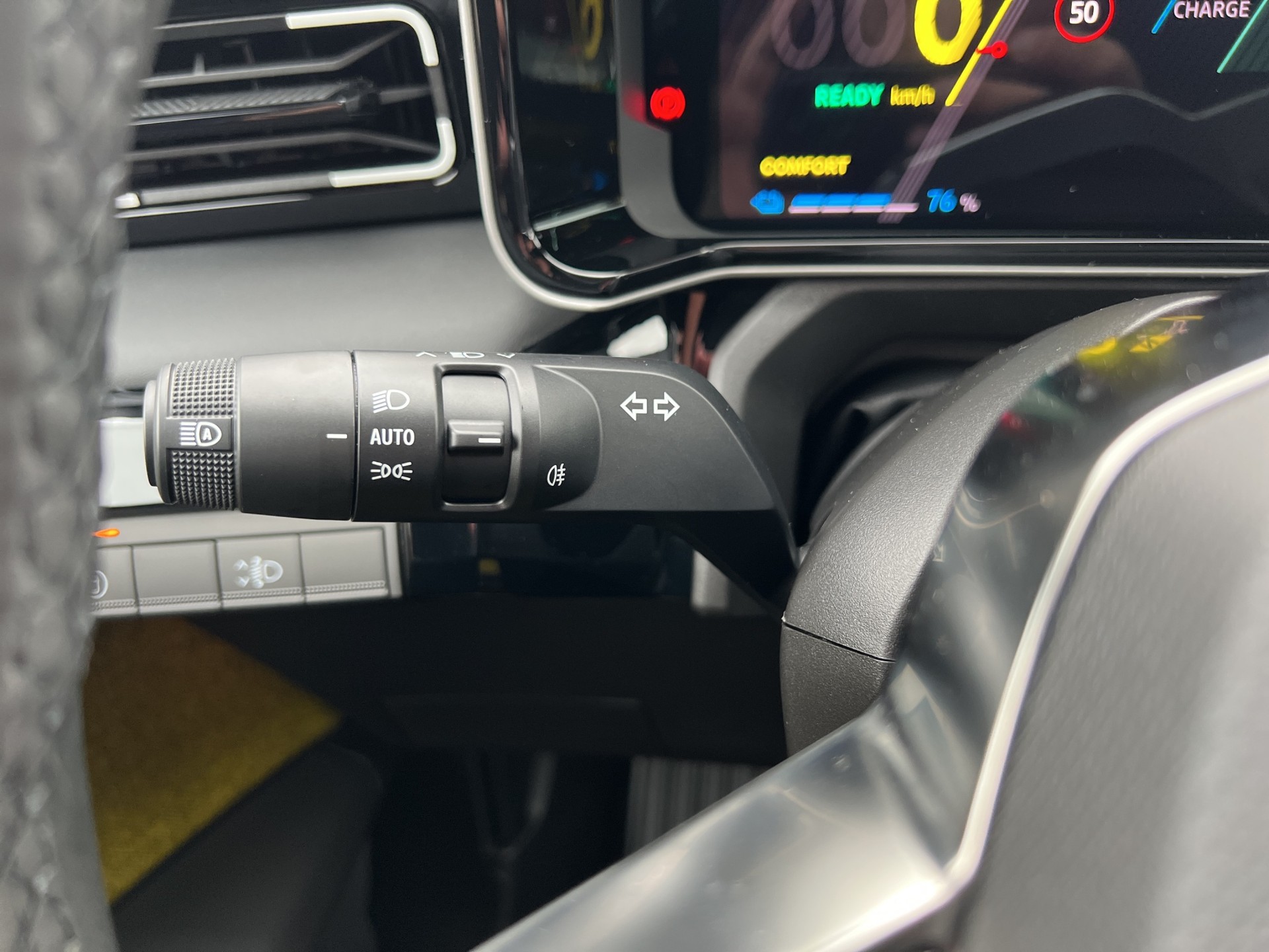 RENAULT R5 E-Tech Comfort Range iconic five-image-32