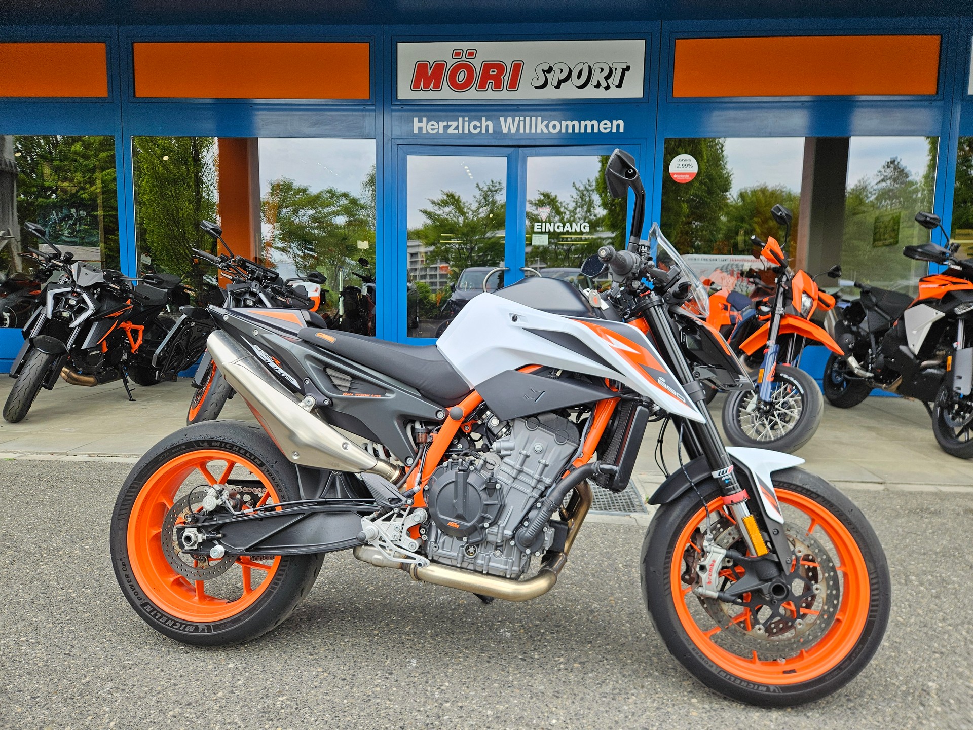KTM 890 Duke R