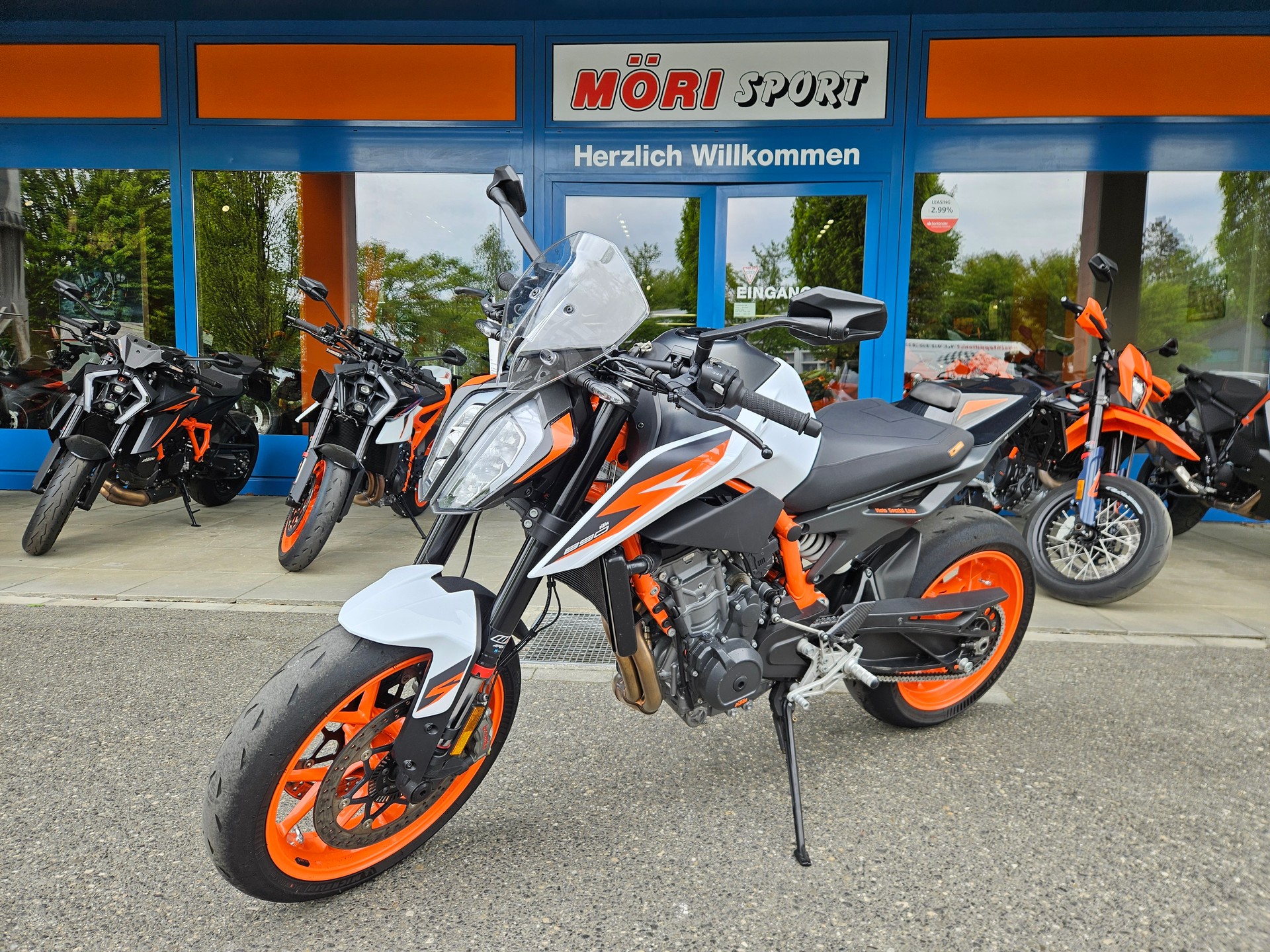 KTM 890 Duke R-showroom-element-2