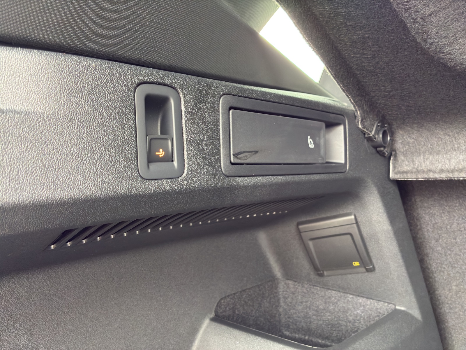 VW Tiguan 2.0 TSI DSG R-Line Plus 4Motion-image-18