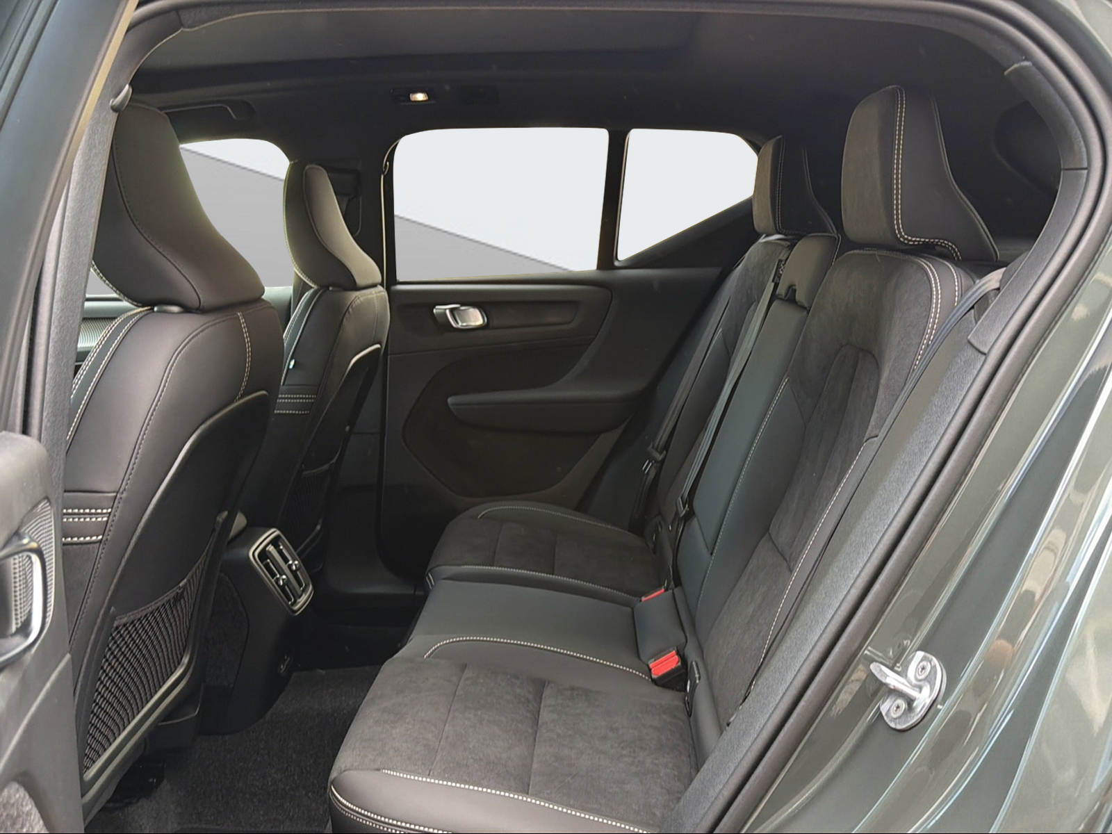 VOLVO EX40 Twin XCENTRIC Edition AWD-image-11
