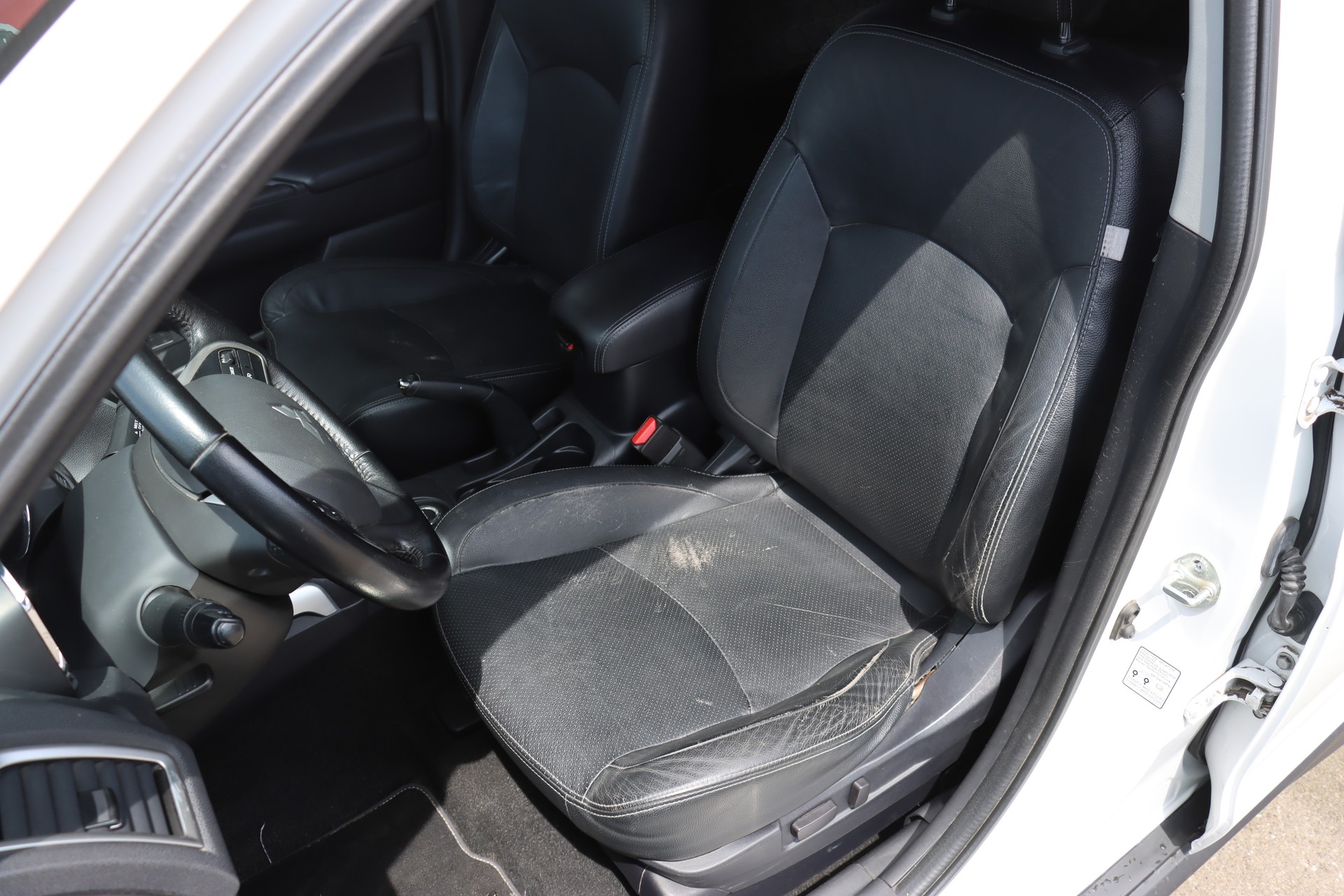 MITSUBISHI ASX 1.8 DID Navigator 4WD-image-10