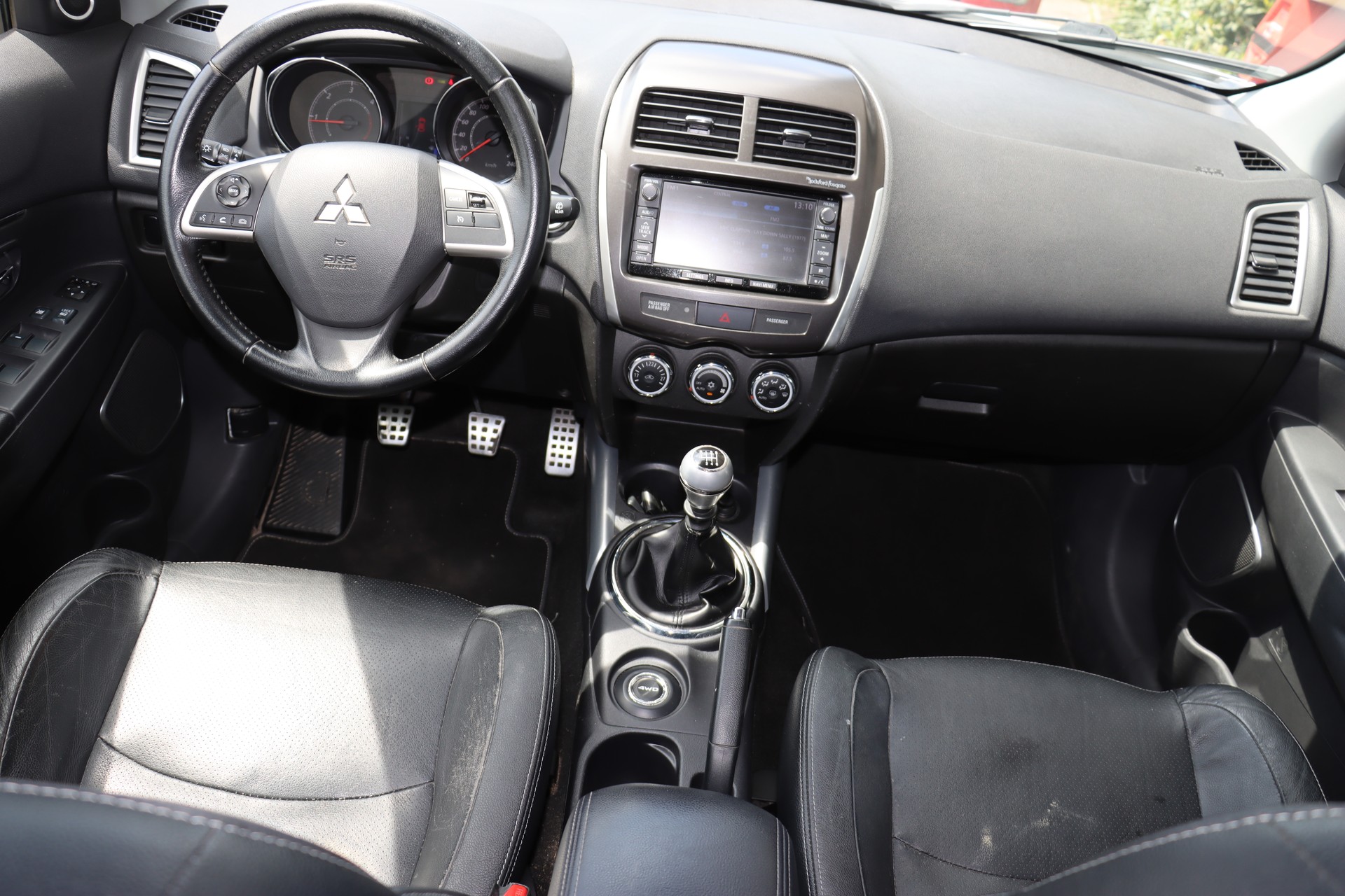 MITSUBISHI ASX 1.8 DID Navigator 4WD-image-8