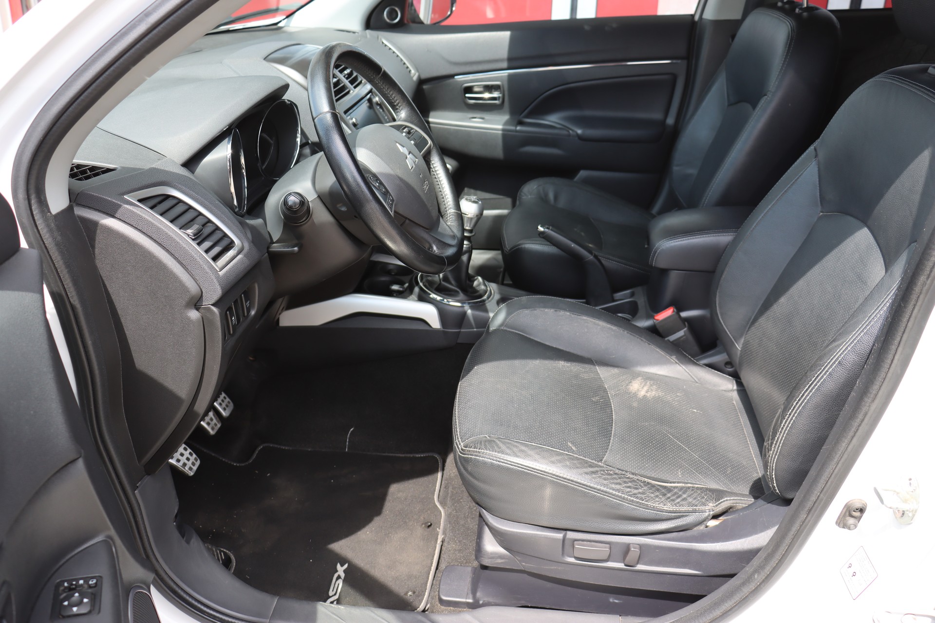 MITSUBISHI ASX 1.8 DID Navigator 4WD-image-9