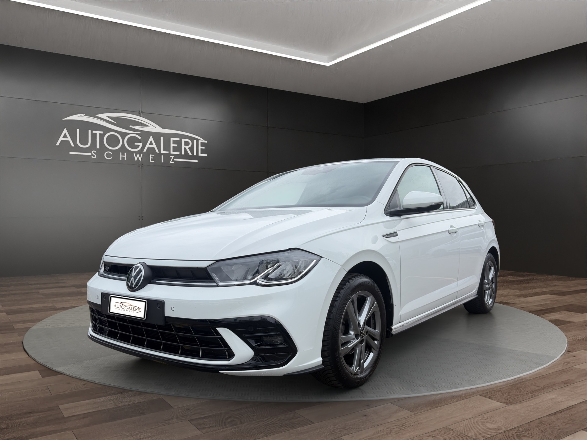 VW Polo 1.0 TSI R-Line DSG | CH | Adaptiver Tempomat ACC | Navi Discover Pro | Digital Cockpit Pro | Lane & Front Assist |