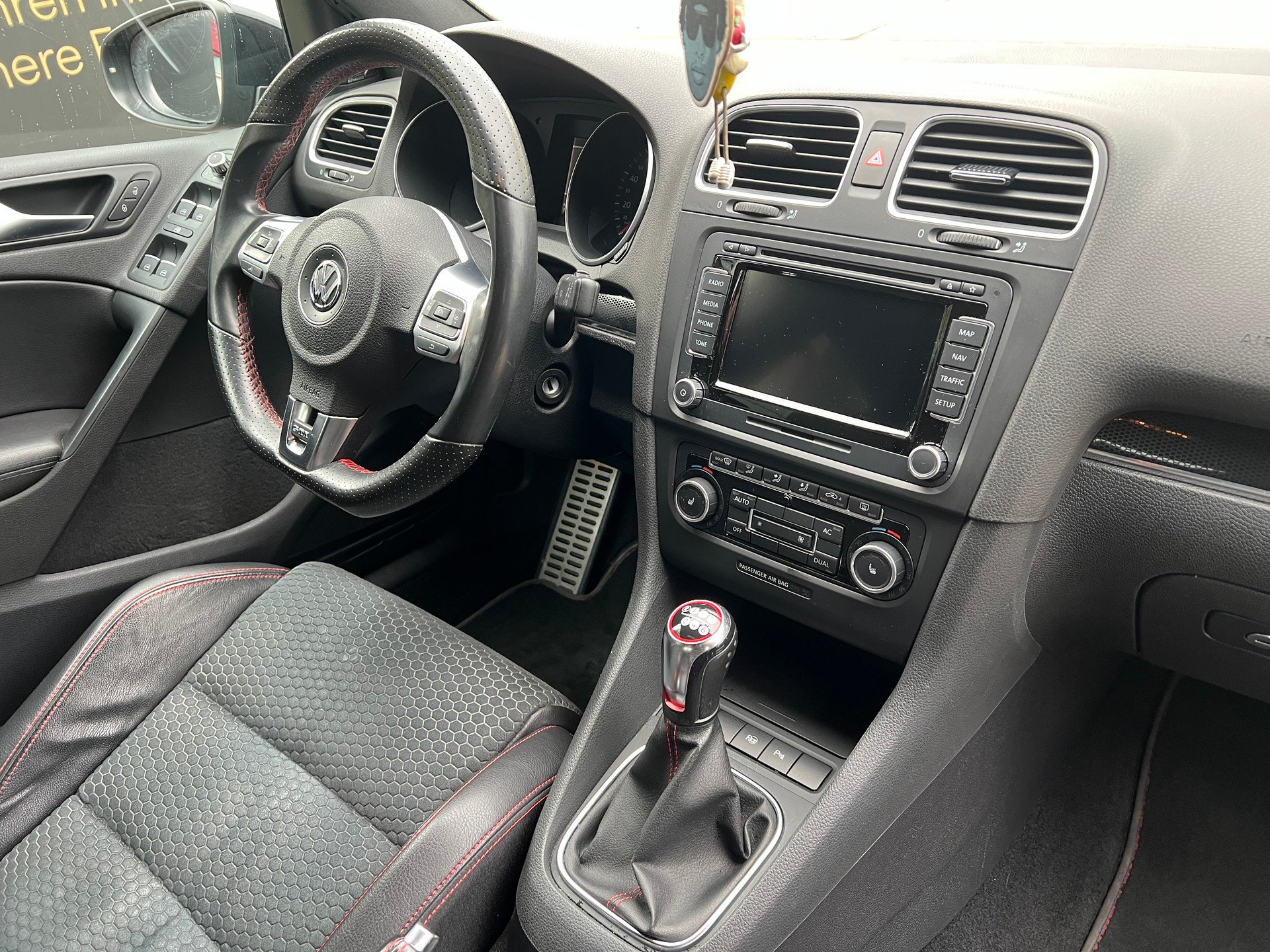 VW Golf 2.0 TSI GTI Edition 35-image-11