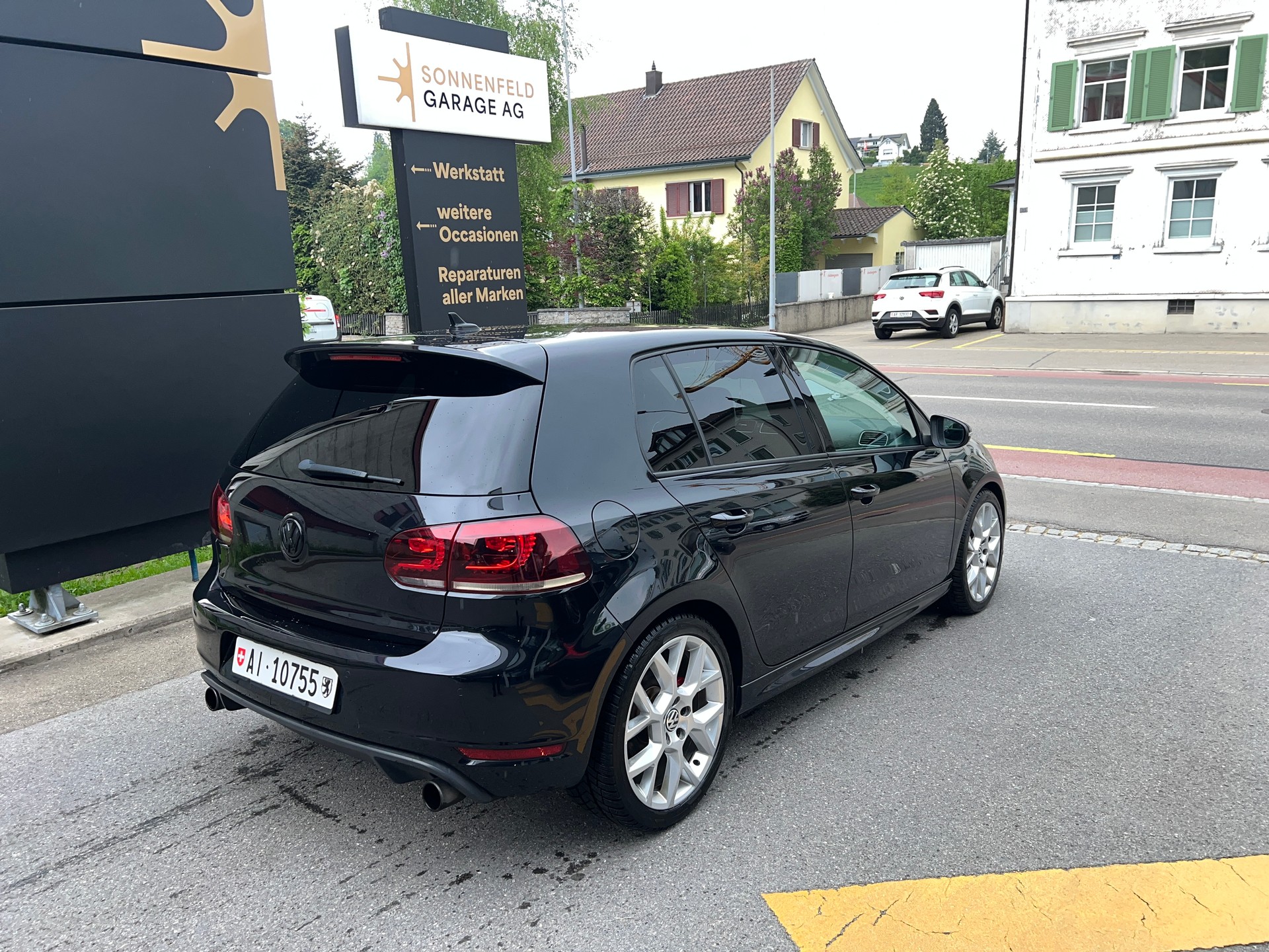 VW Golf 2.0 TSI GTI Edition 35-image-2
