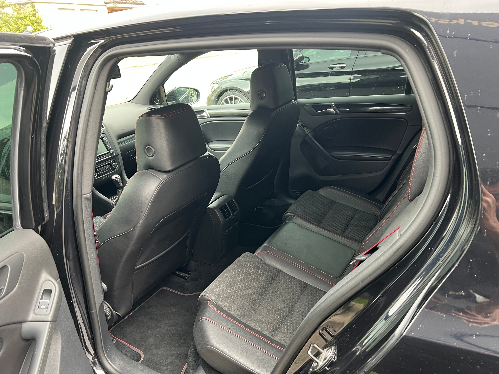 VW Golf 2.0 TSI GTI Edition 35-image-6