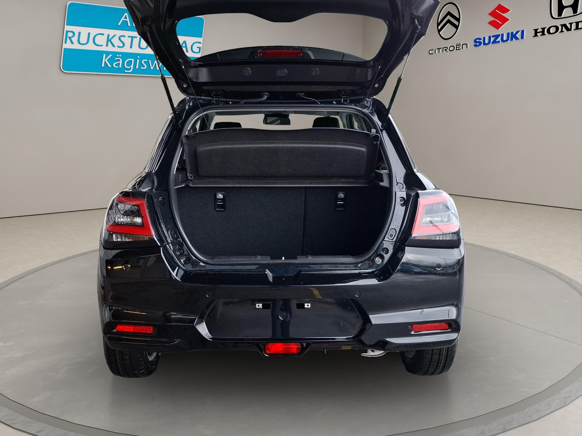 SUZUKI Swift 1.2 Sakura Top Hybrid 4x4-image-10