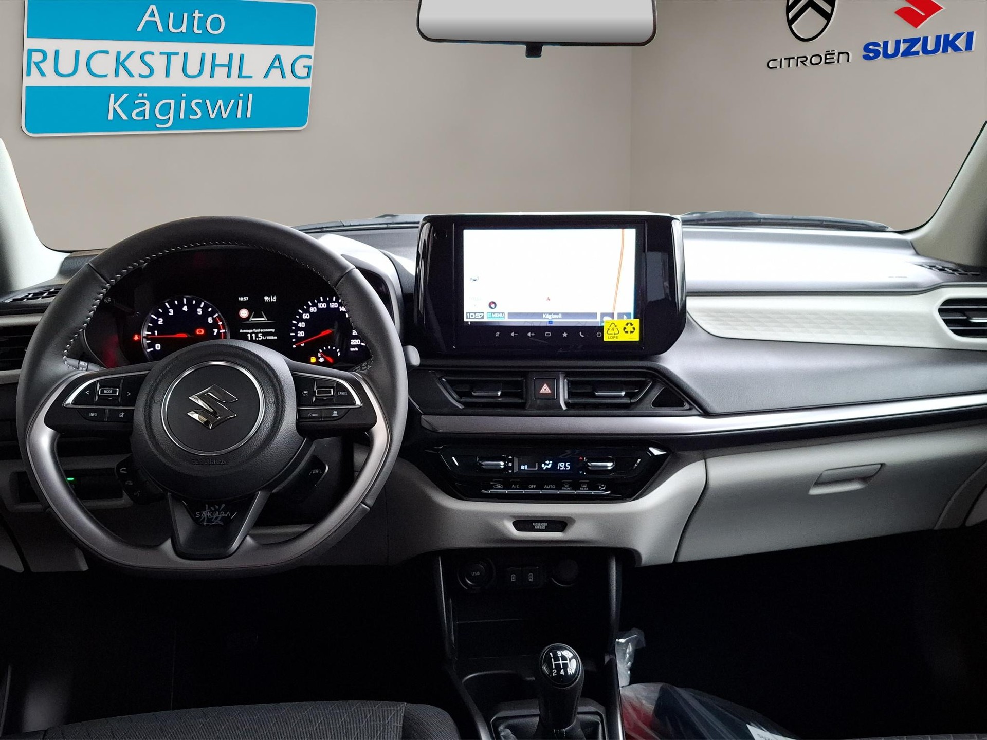 SUZUKI Swift 1.2 Sakura Top Hybrid 4x4-image-8