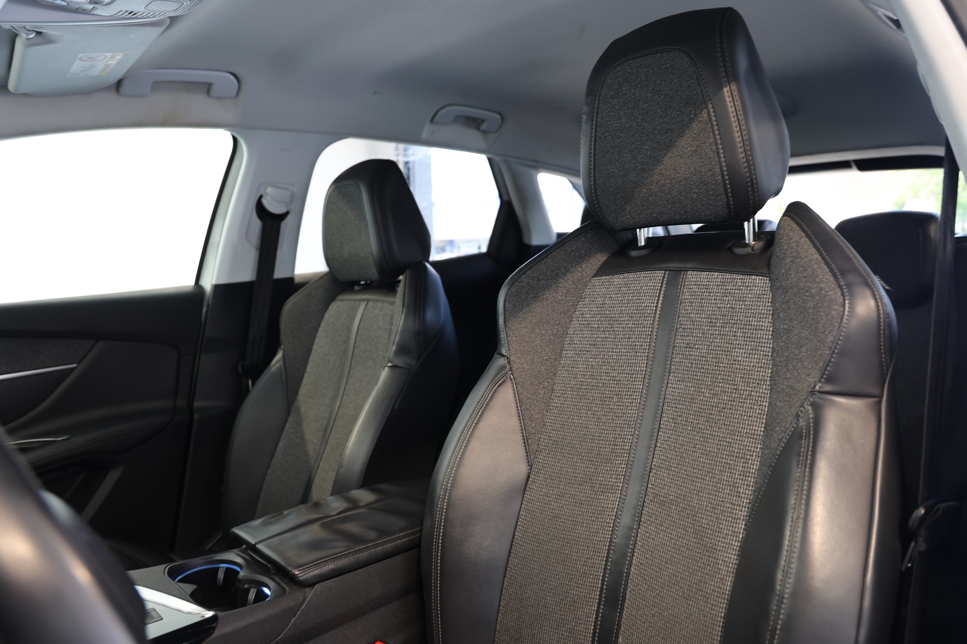 PEUGEOT 3008 1.6 BlueHDi Allure EAT-image-6