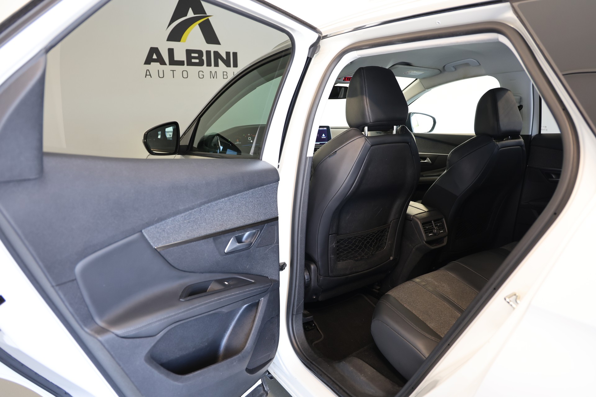 PEUGEOT 3008 1.6 BlueHDi Allure EAT-image-13