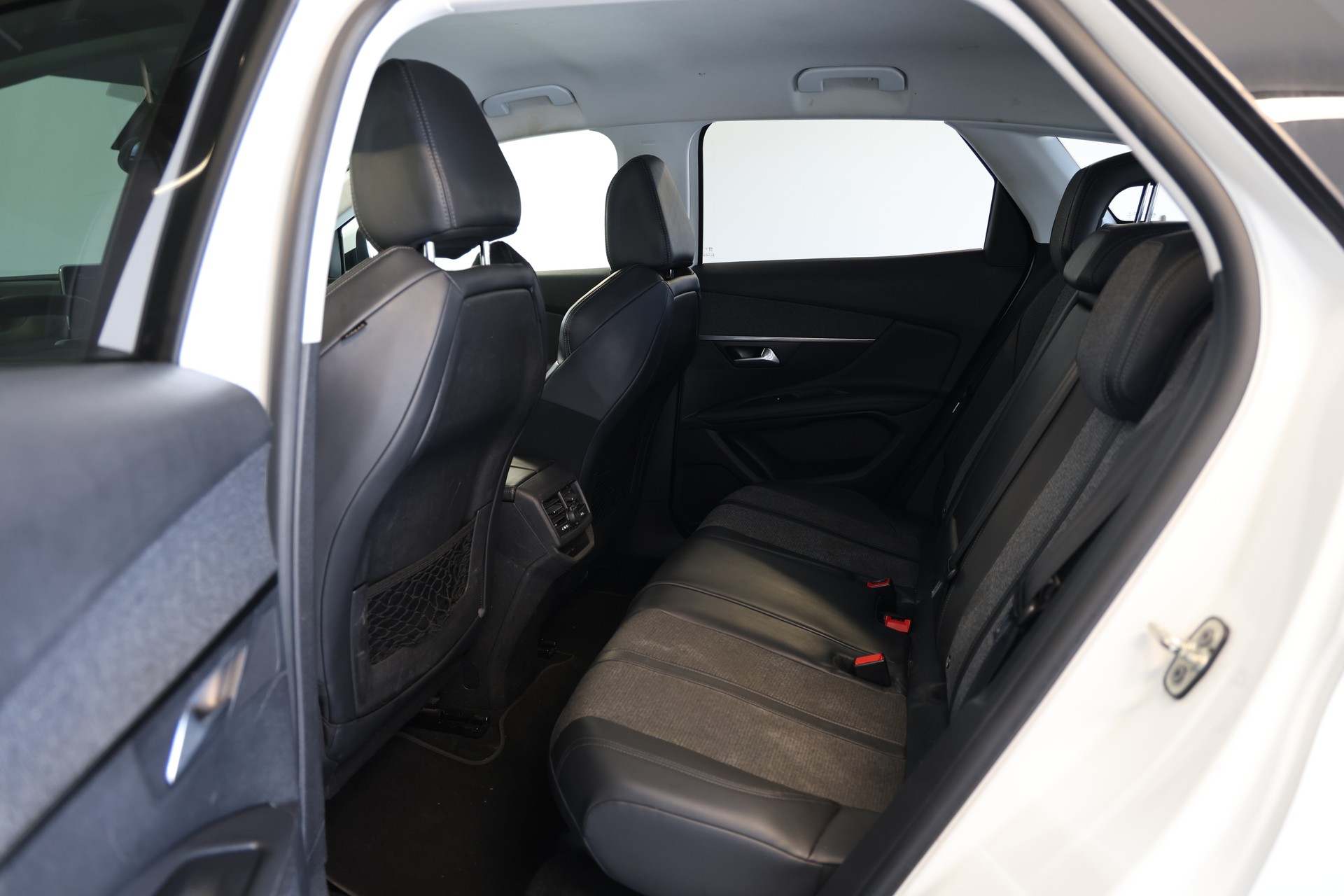 PEUGEOT 3008 1.6 BlueHDi Allure EAT-image-14
