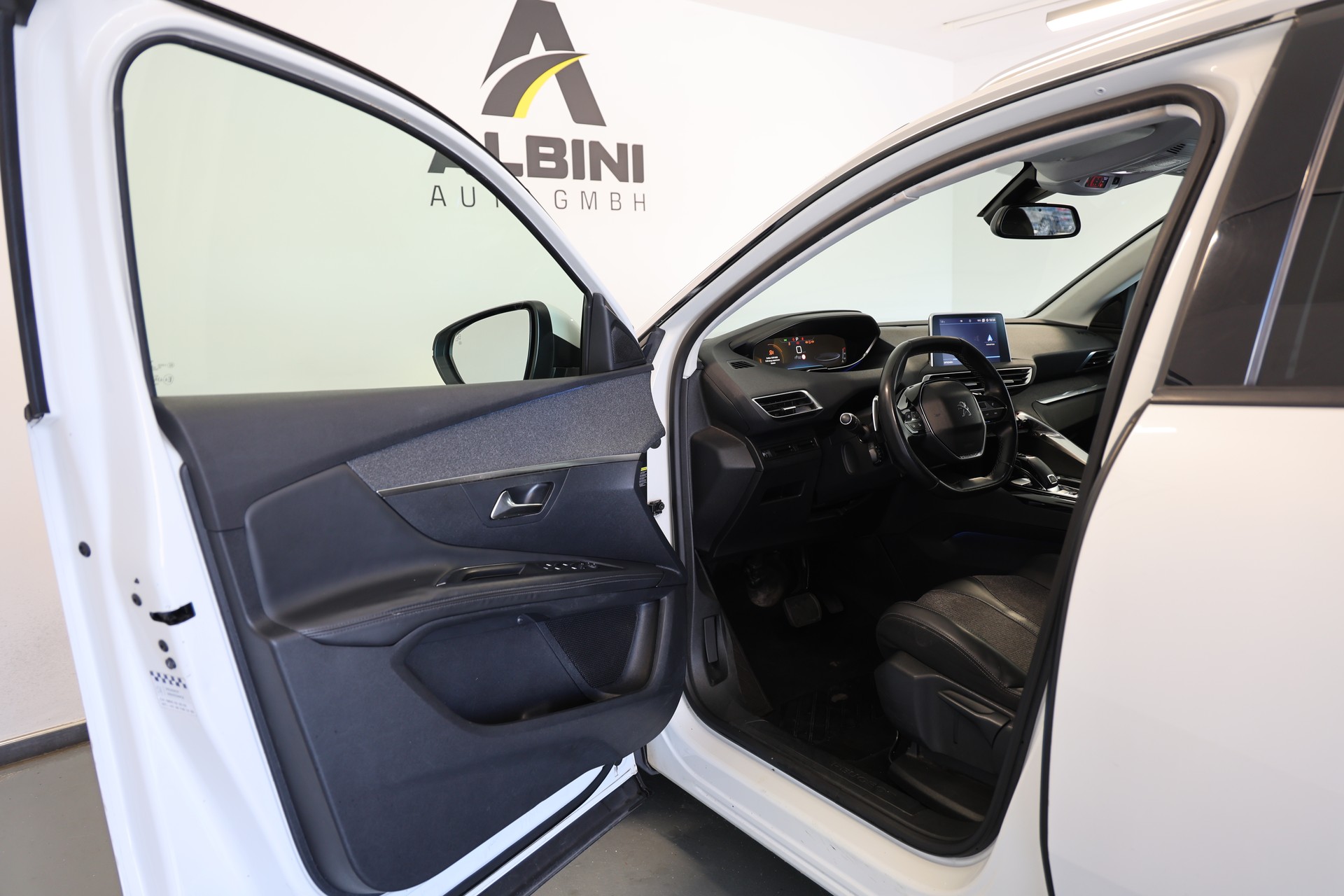 PEUGEOT 3008 1.6 BlueHDi Allure EAT-image-4
