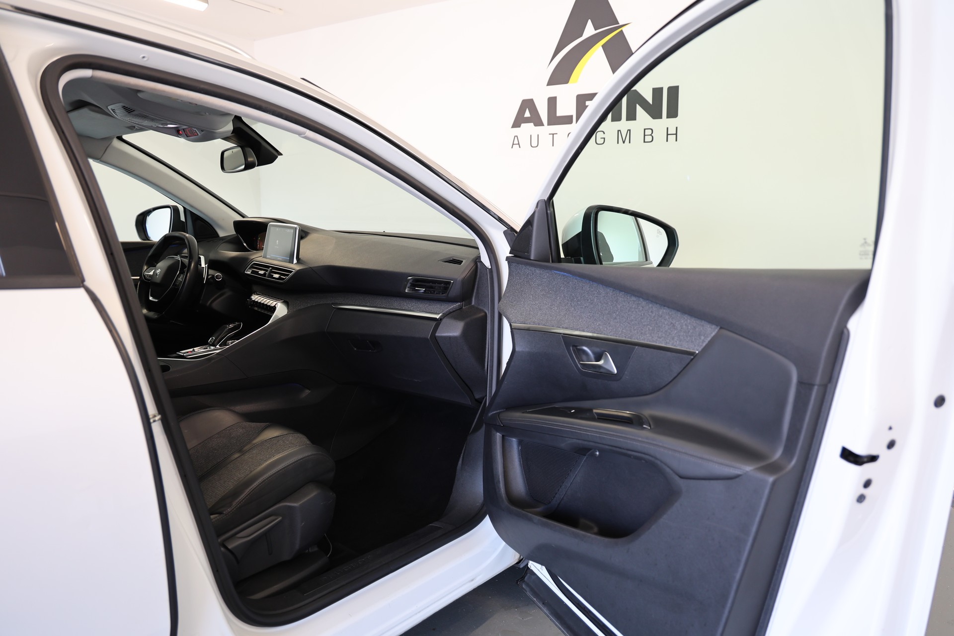 PEUGEOT 3008 1.6 BlueHDi Allure EAT-image-10
