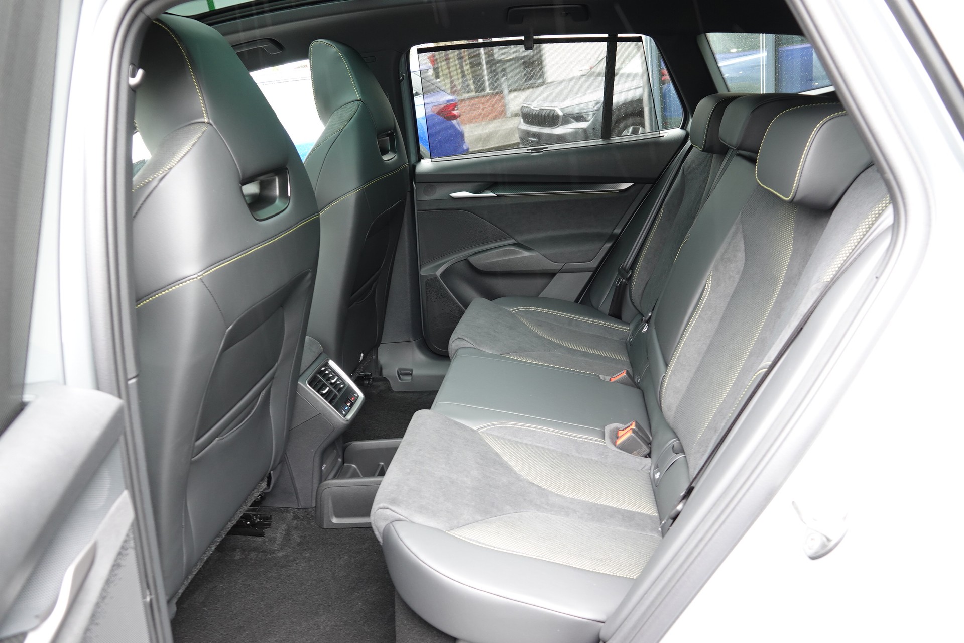 SKODA Enyaq RS 4x4-image-16