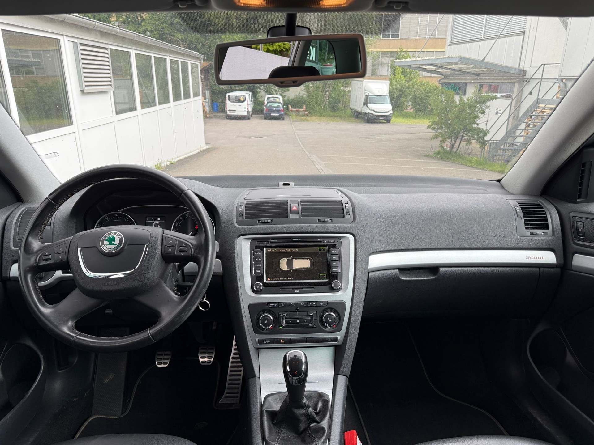 SKODA Octavia Combi 1.8 TSI Scout 4x4-image-8