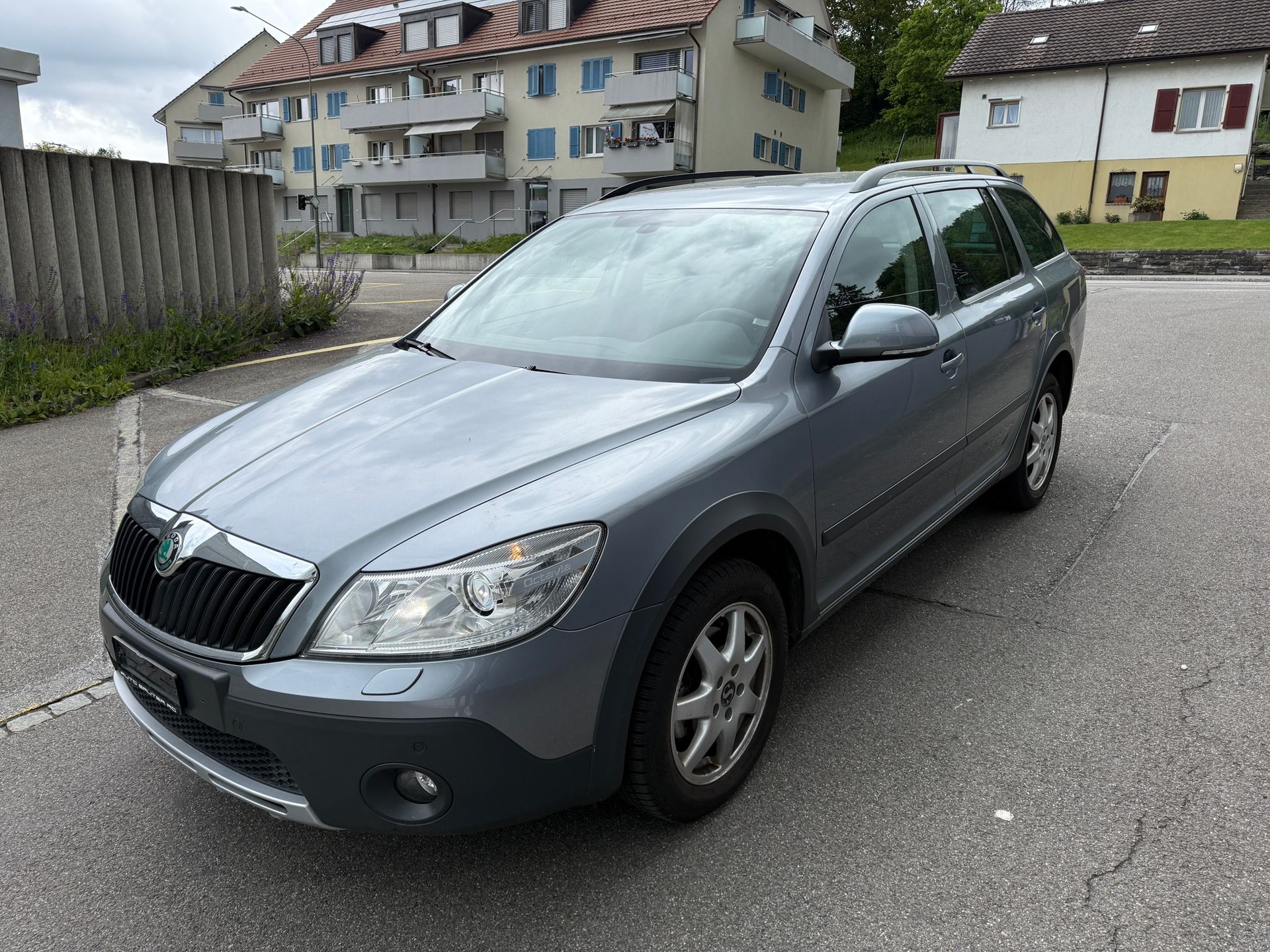 SKODA Octavia Combi 1.8 TSI Scout 4x4-image-2
