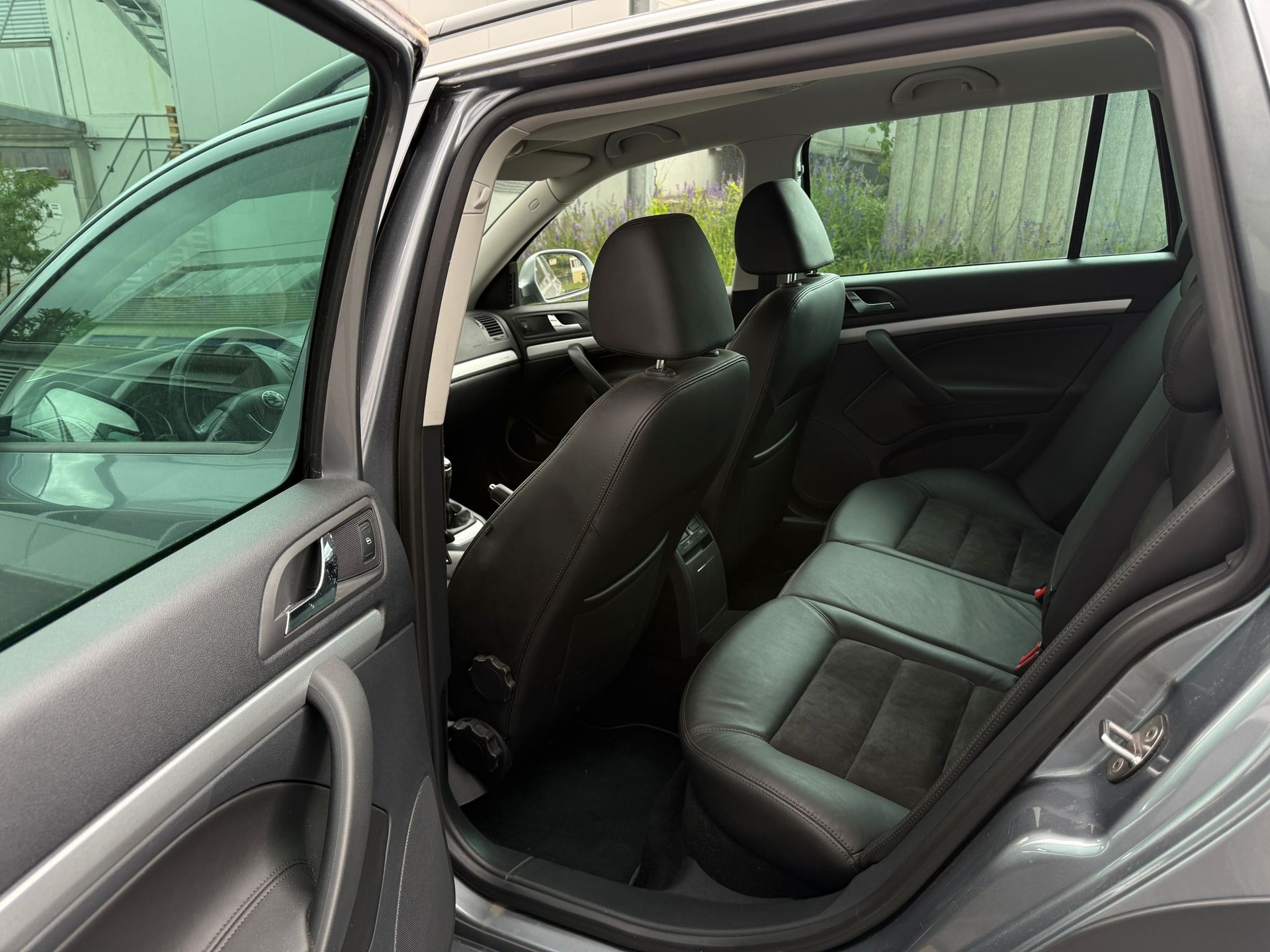 SKODA Octavia Combi 1.8 TSI Scout 4x4-image-12
