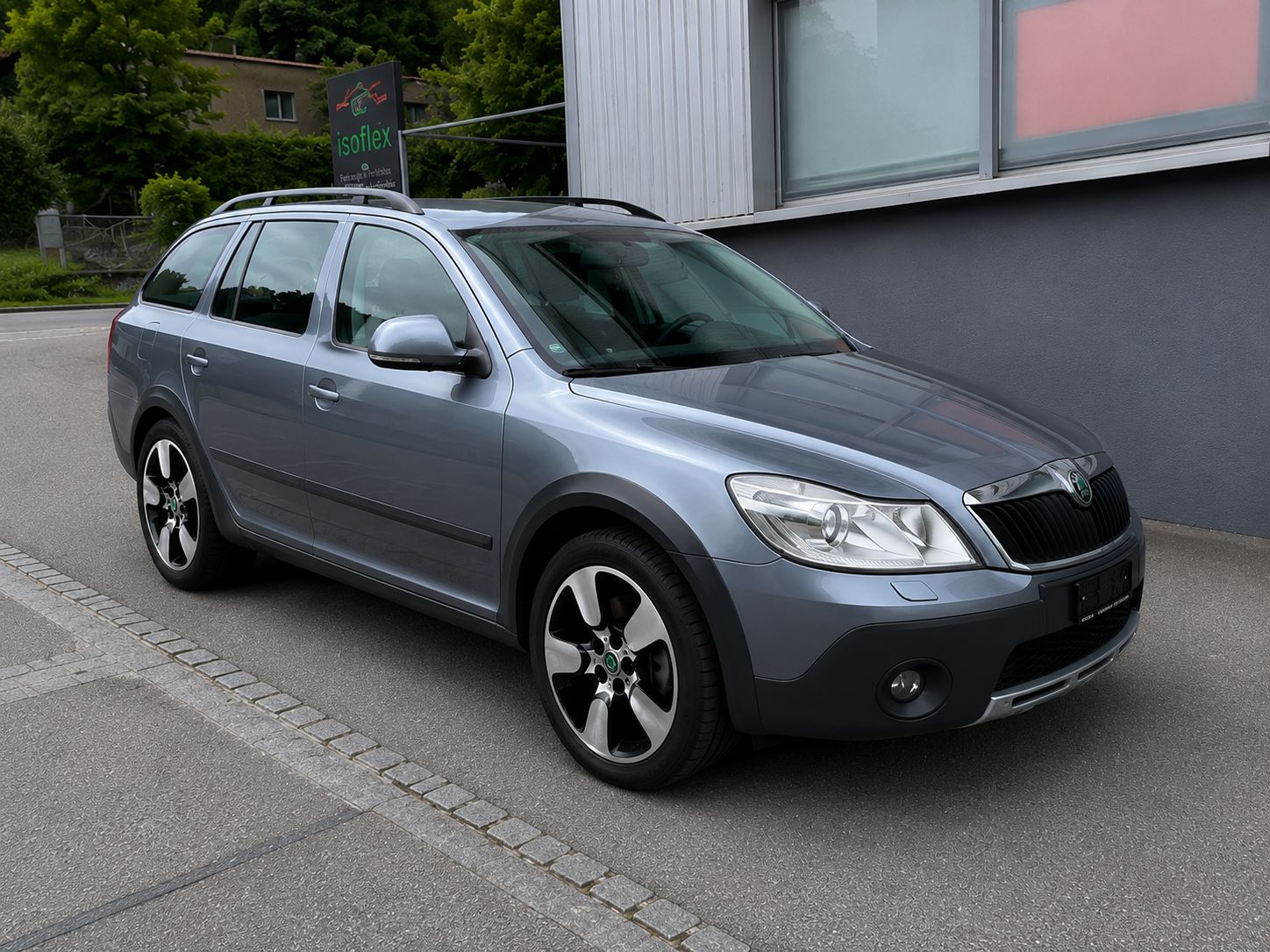 SKODA Octavia Combi 1.8 TSI Scout 4x4-image-0