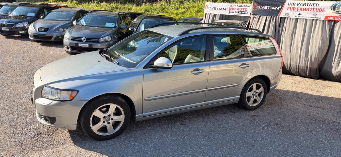 VOLVO V50 1.6D DRIVe Momentum | Sparsam | Gepflegt | Klima-image-1
