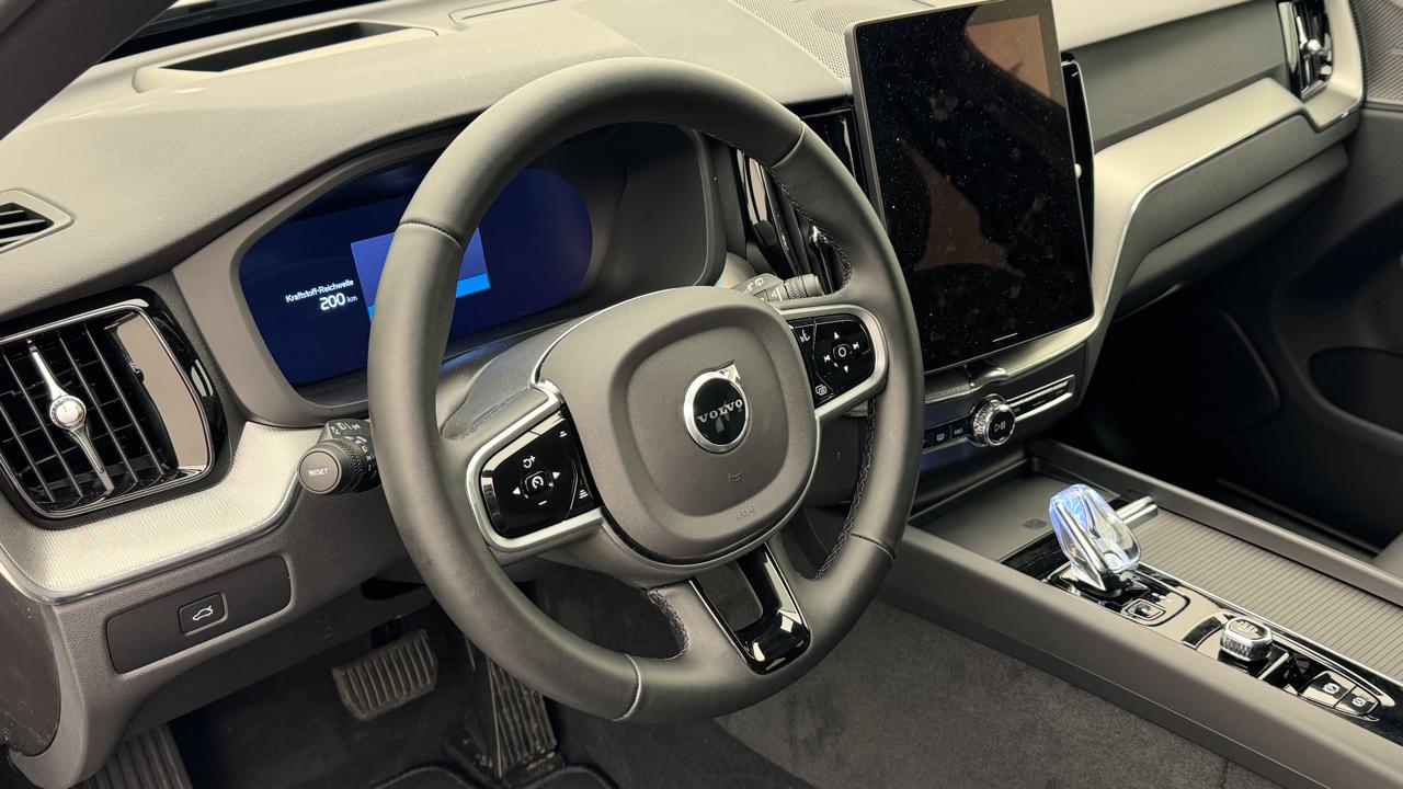 VOLVO XC60 B5 Benzin Mild Hybrid AWD Black Edition Geartronic-image-6