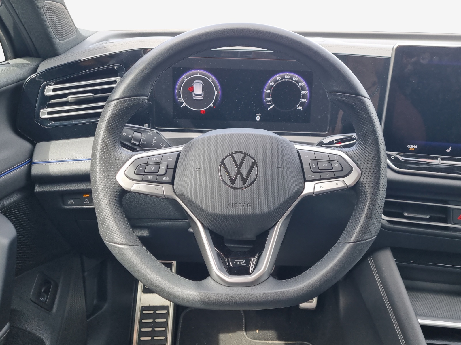 VW Tiguan 2.0 TDI SCR R-Line 4Motion DSG-image-9