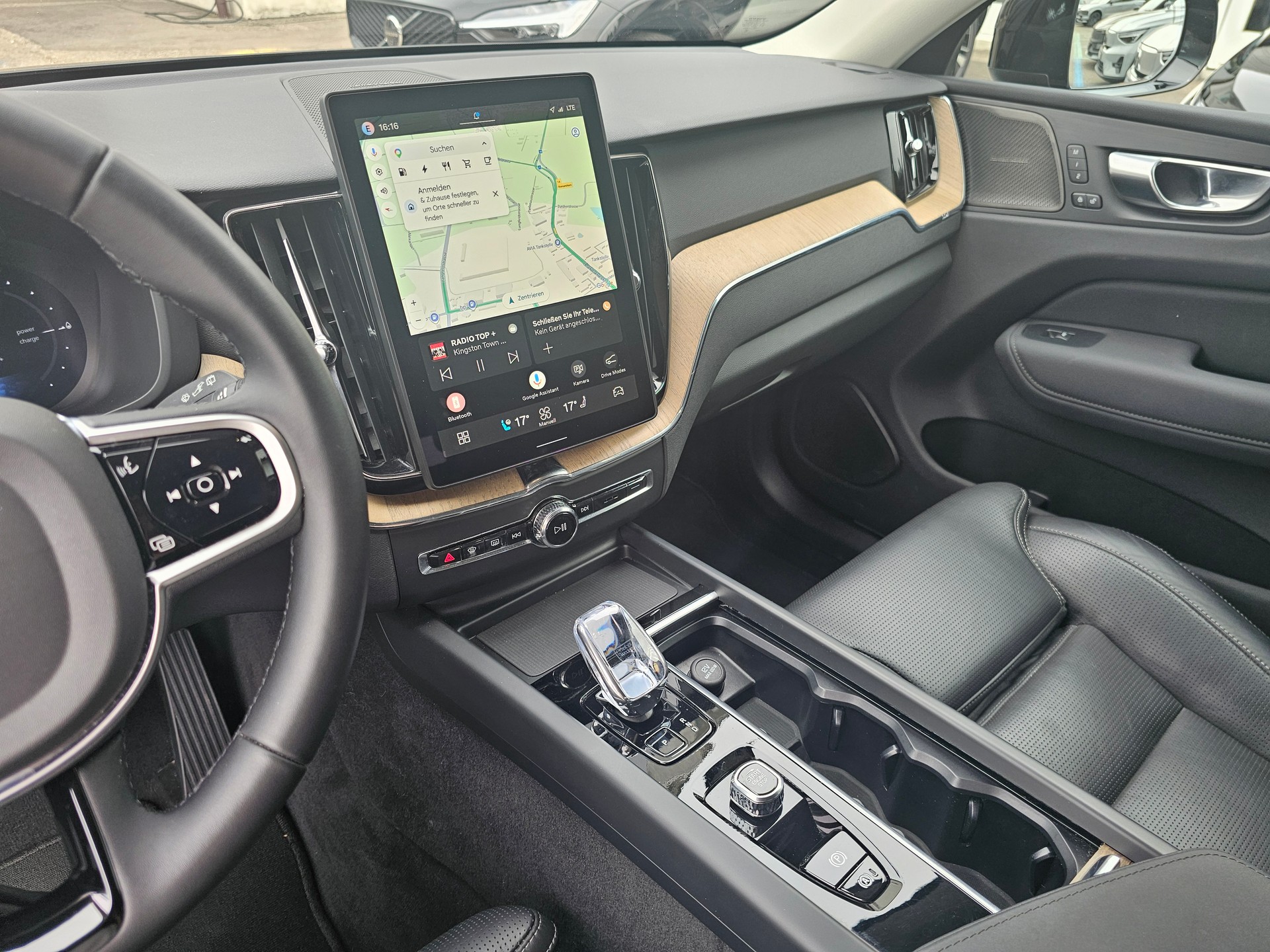 VOLVO XC60 2.0 T8 TE Plus Dark eAWD-image-11
