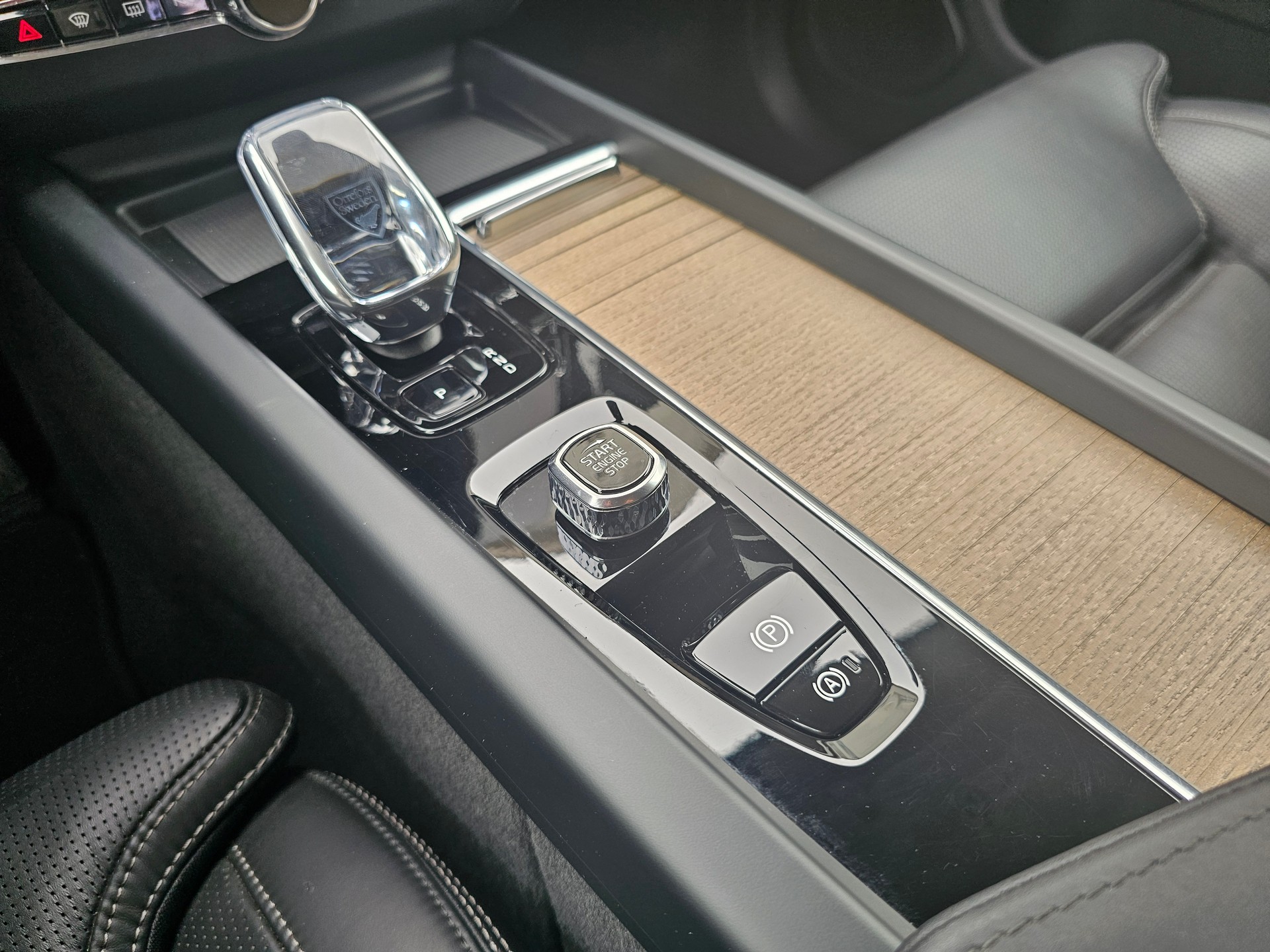 VOLVO XC60 2.0 T8 TE Plus Dark eAWD-image-13
