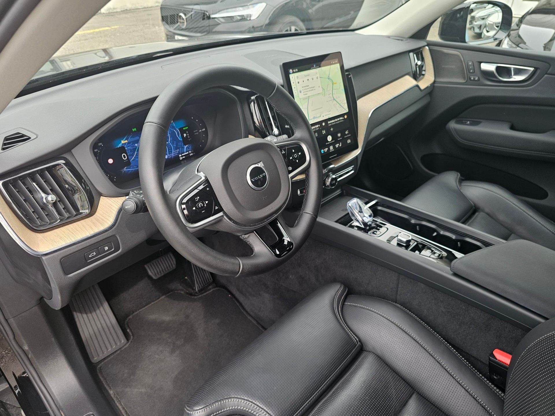 VOLVO XC60 2.0 T8 TE Plus Dark eAWD-image-7