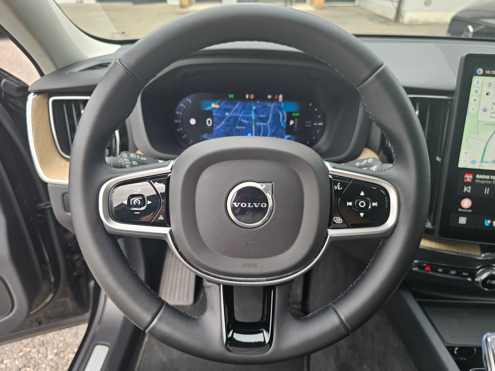 VOLVO XC60 2.0 T8 TE Plus Dark eAWD-image-9