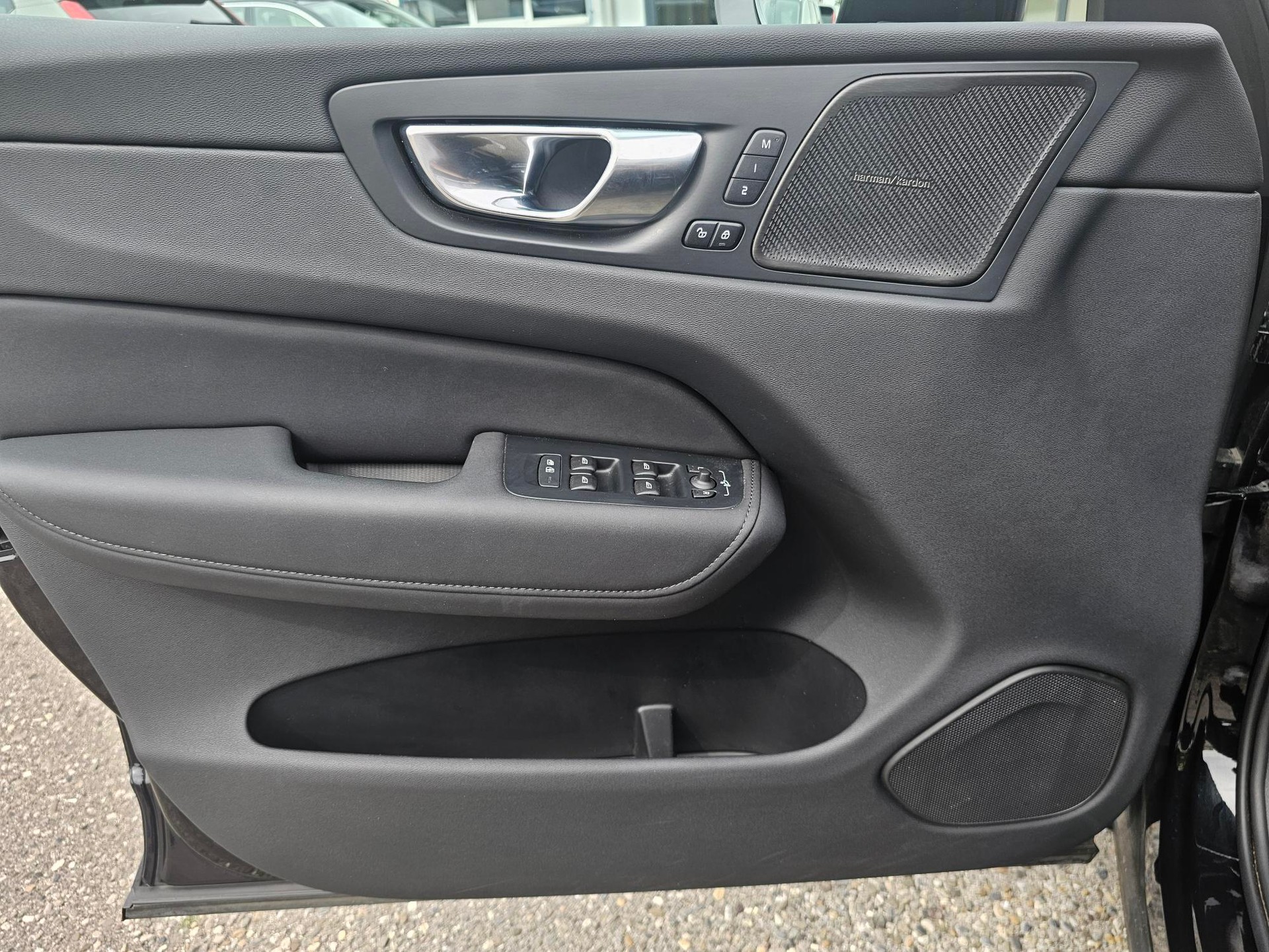 VOLVO XC60 2.0 T8 TE Plus Dark eAWD-image-6