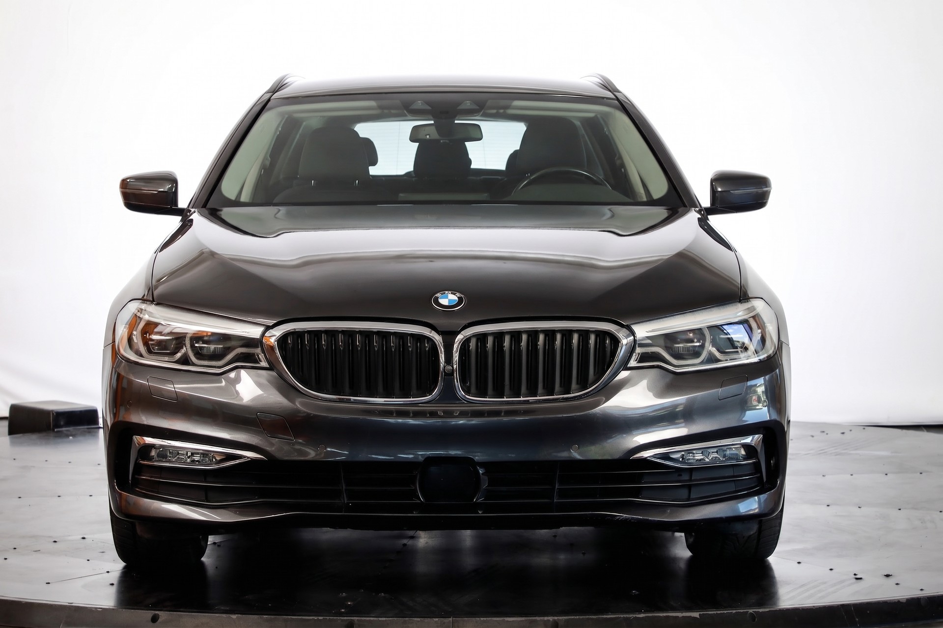 BMW 520d xDrive Touring Sport Line Steptronic-showroom-element-1