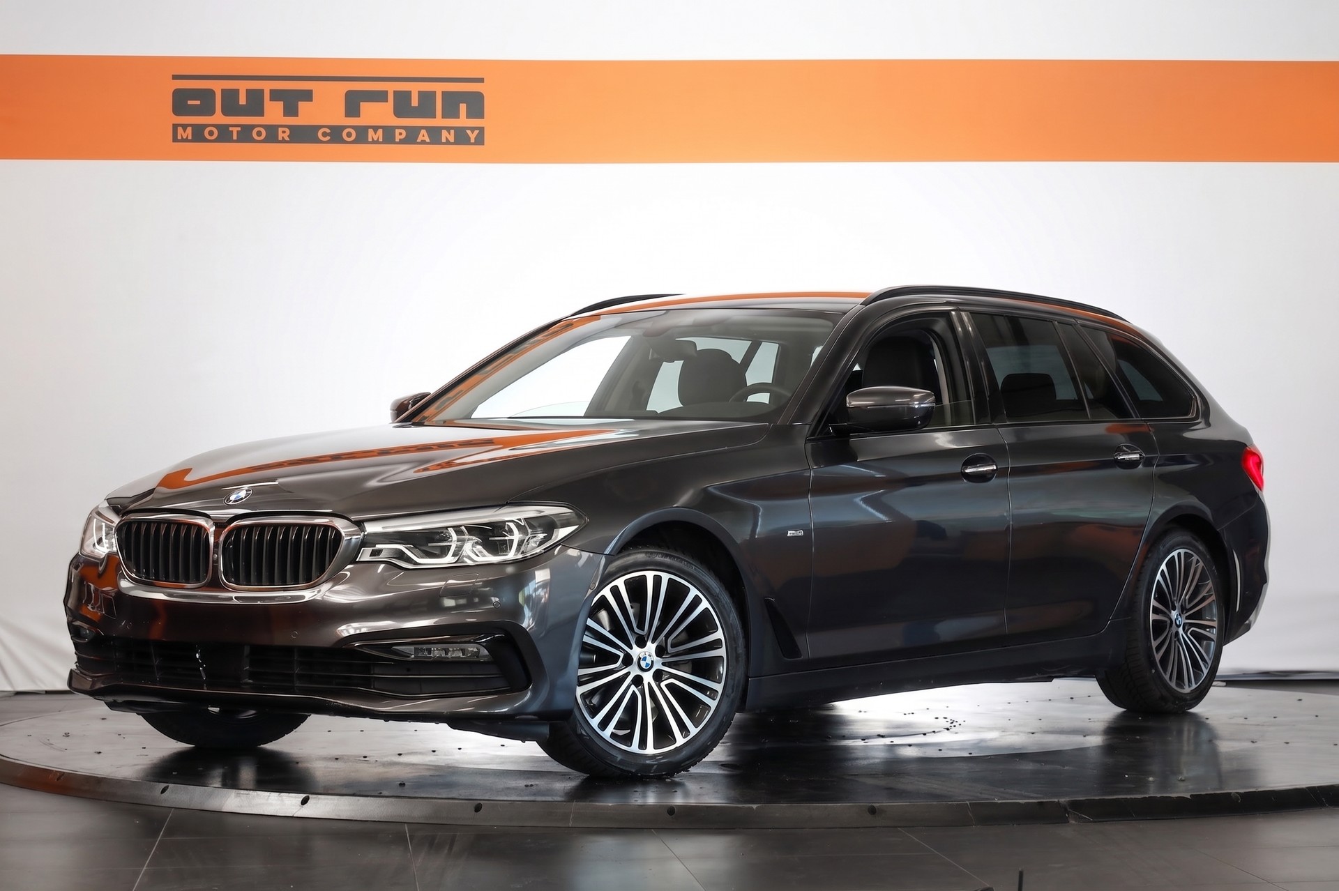 BMW 520d xDrive Touring Sport Line Steptronic-showroom-element-3