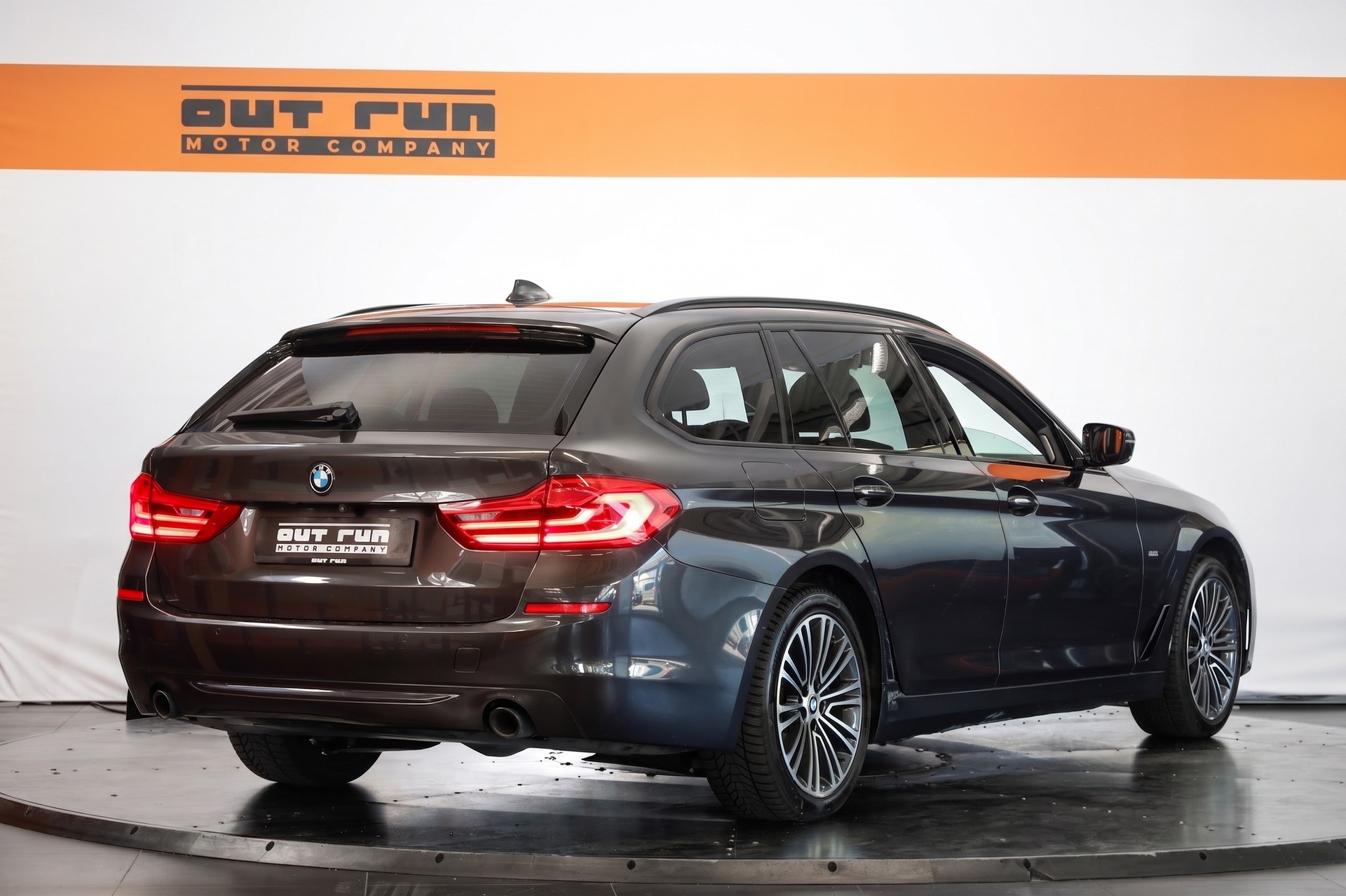 BMW 520d xDrive Touring Sport Line Steptronic-image-4