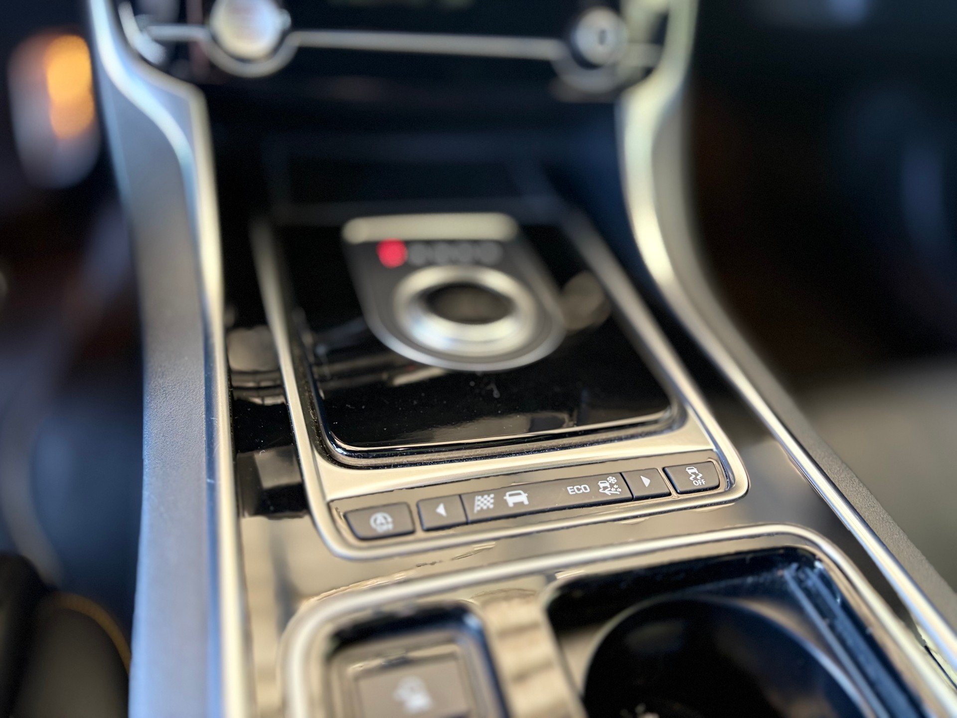 JAGUAR XE 30t 2.0 300 Sport AWD Automatic-image-13