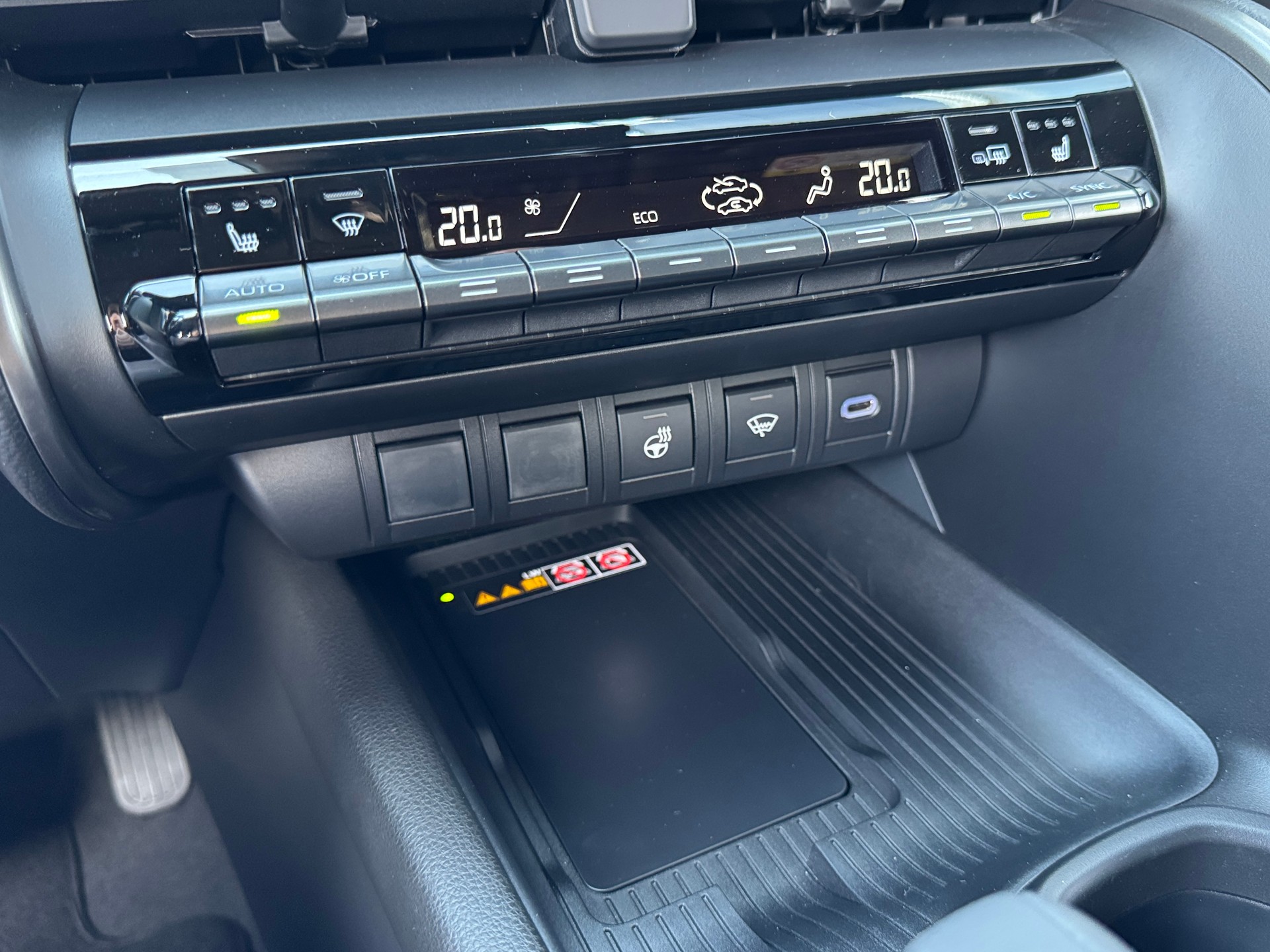 TOYOTA C-HR 2.0 PHEV CVT Swiss Edition-image-21