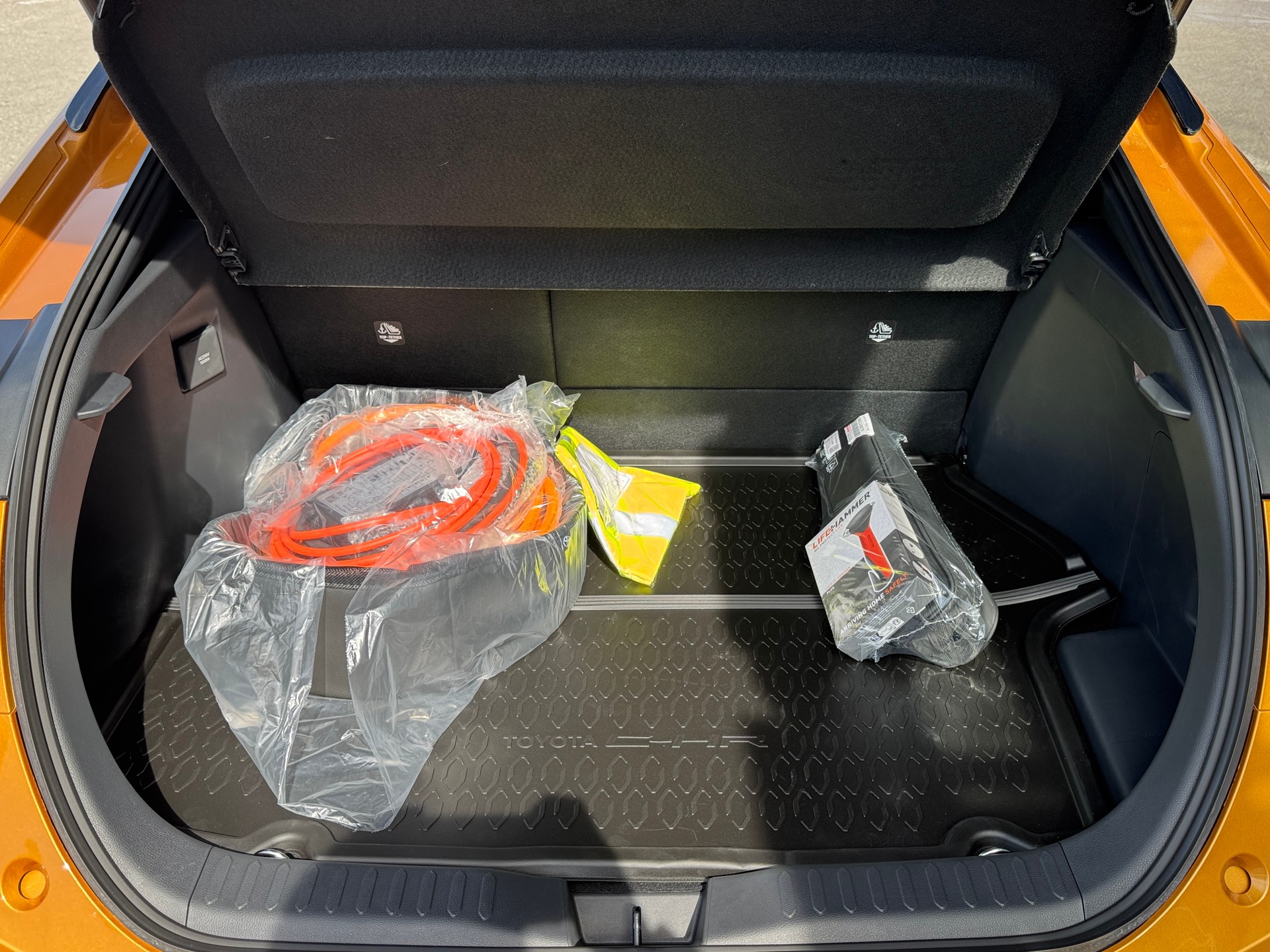 TOYOTA C-HR 2.0 PHEV CVT Swiss Edition-image-8