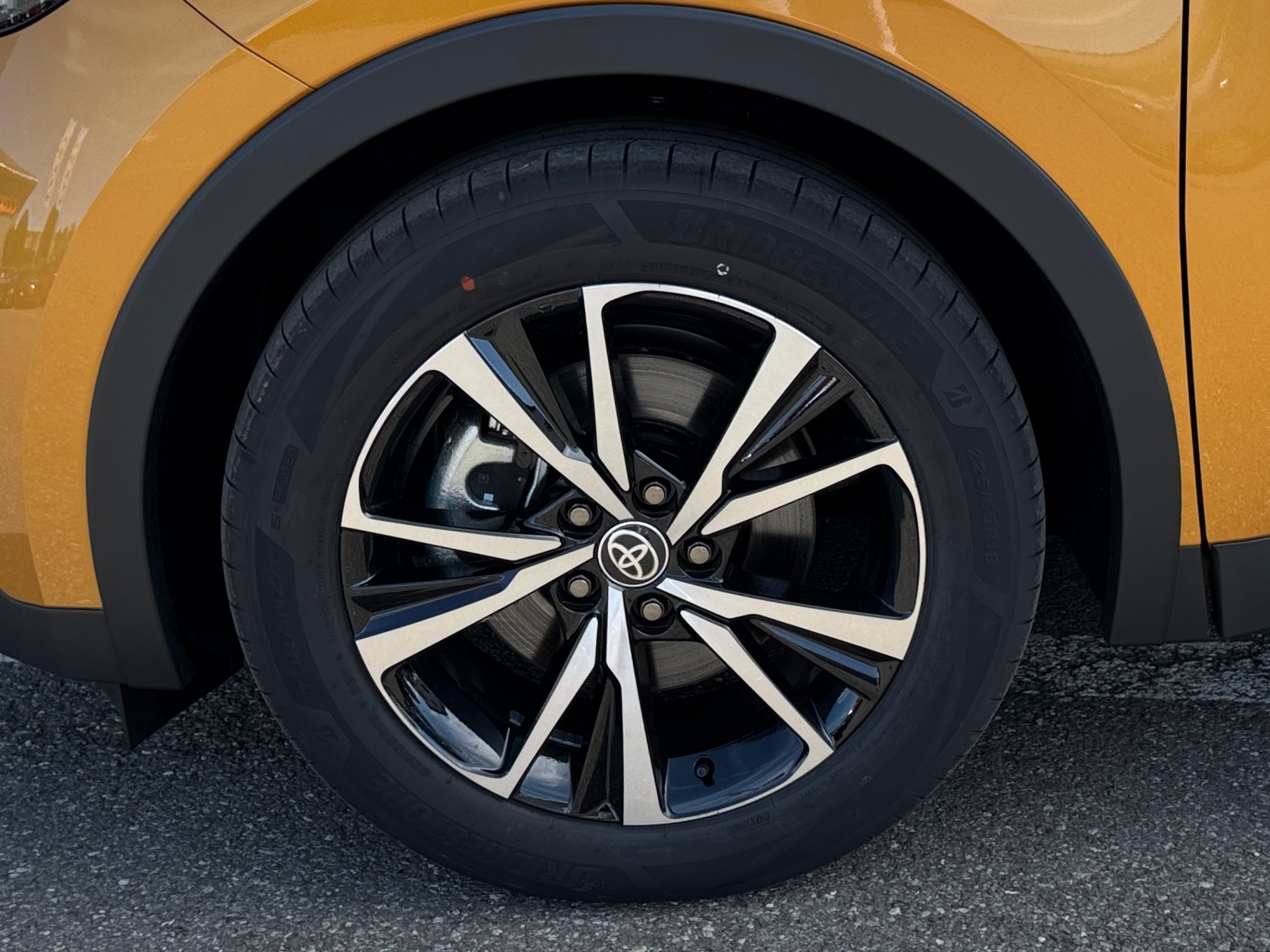 TOYOTA C-HR 2.0 PHEV CVT Swiss Edition-image-6