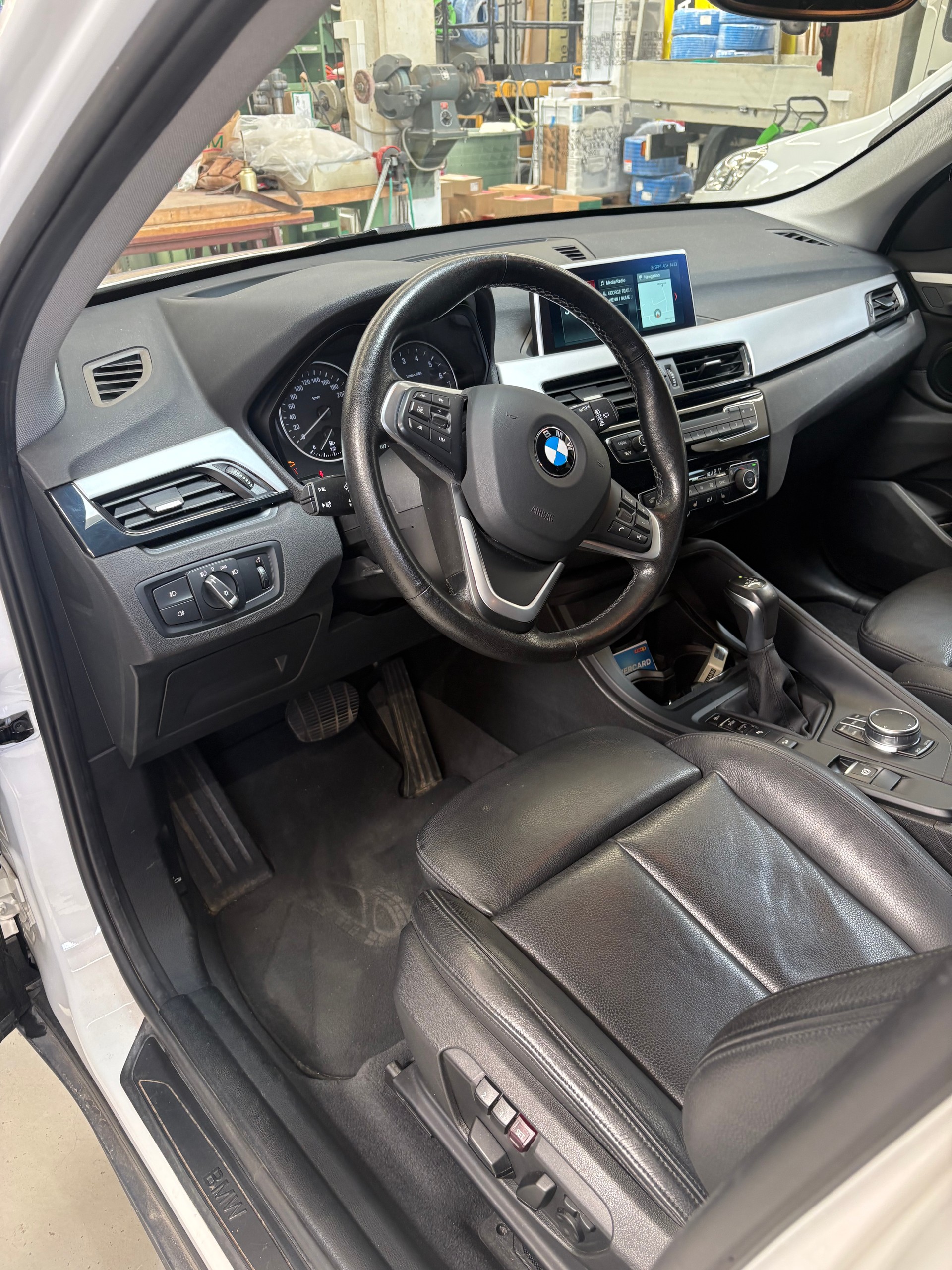 BMW 25i xDrive-image-2