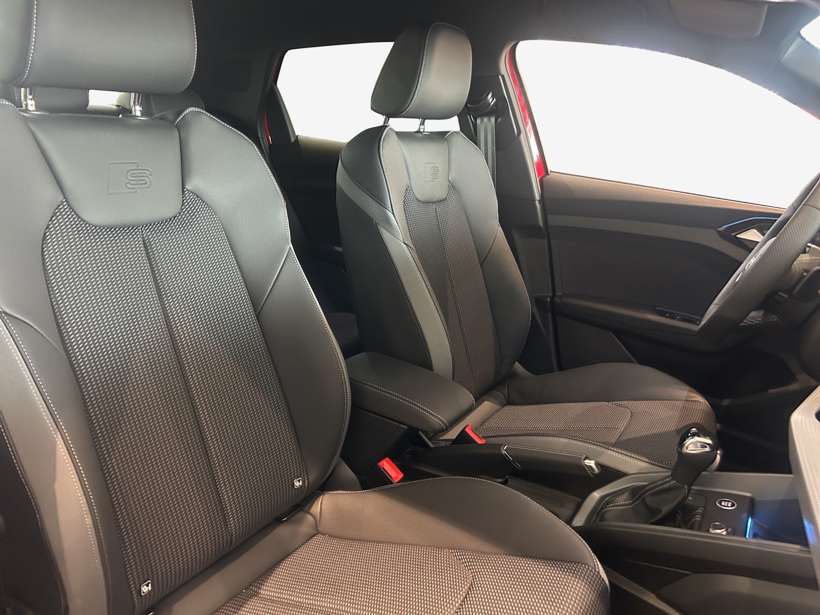 AUDI A1 Sportback 30 TFSI S Line Attraction S-tronic-image-17