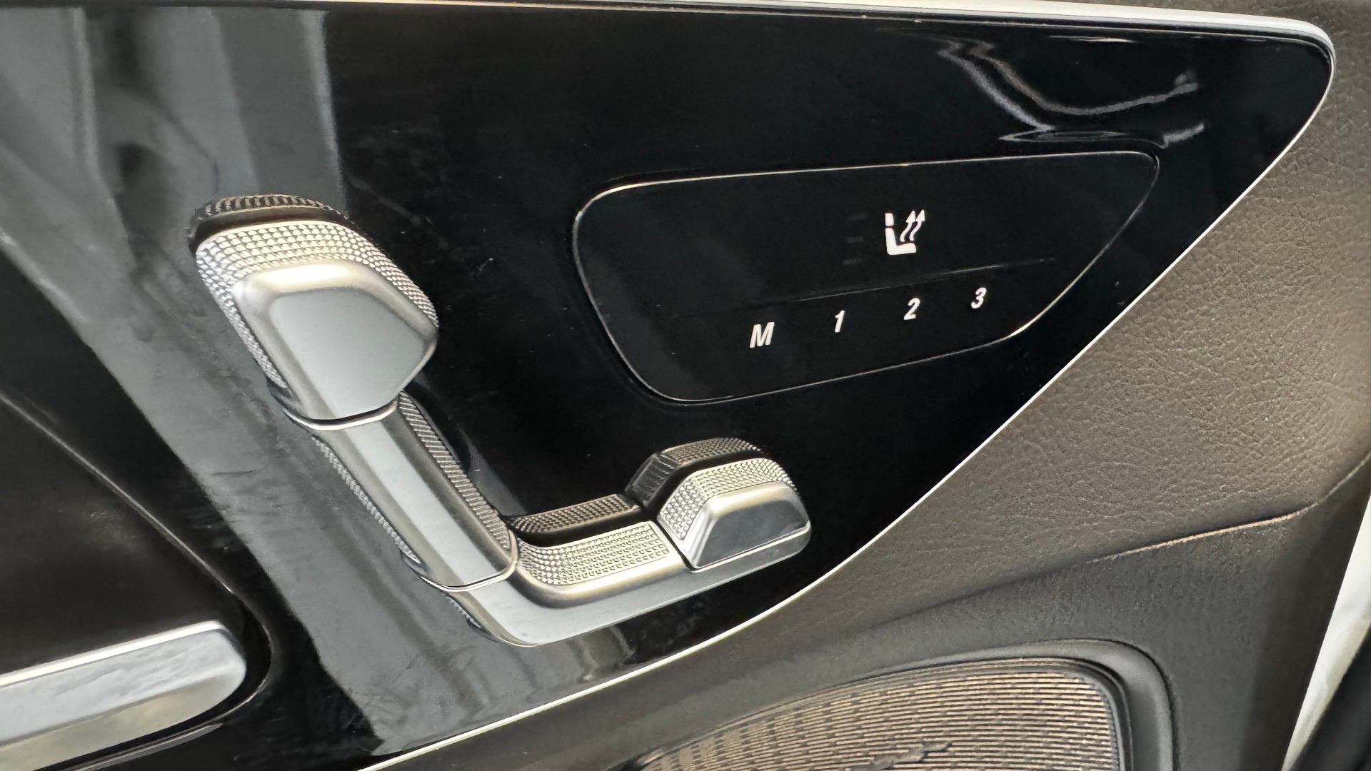 MERCEDES-BENZ C 200 AMG Line 4matic-image-18