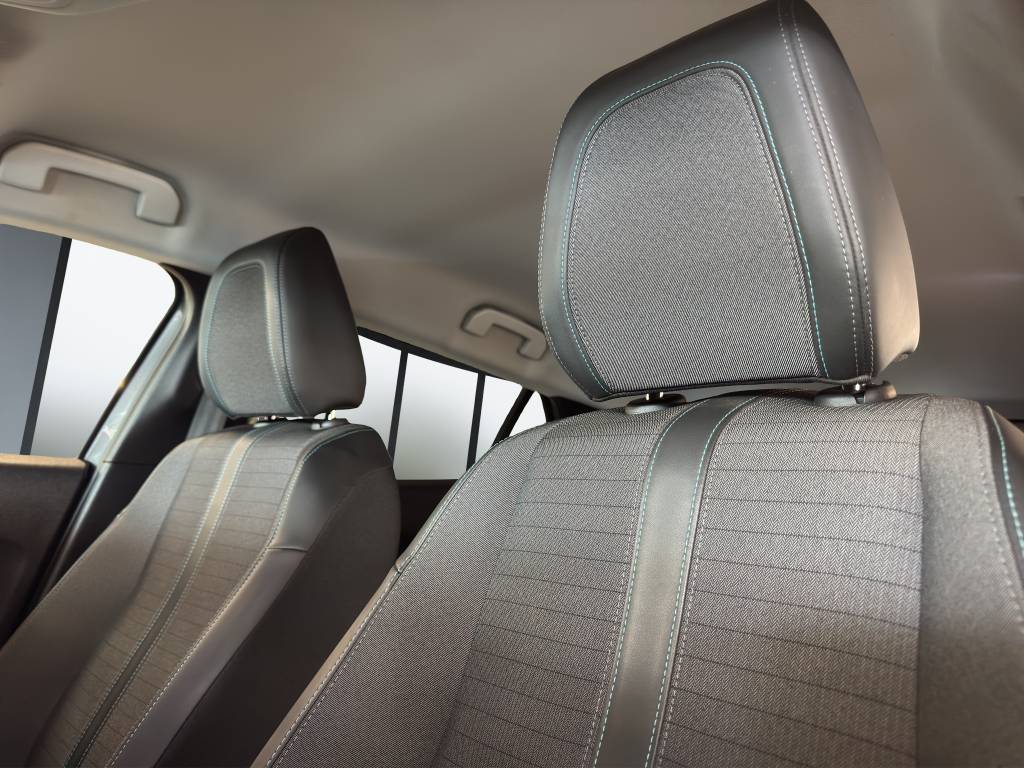 PEUGEOT 2008 1.2 PureTech Allure EAT8-image-9