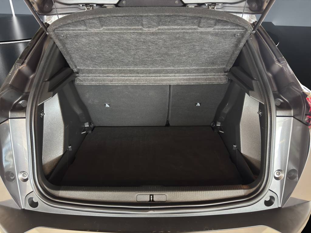 PEUGEOT 2008 1.2 PureTech Allure EAT8-image-11