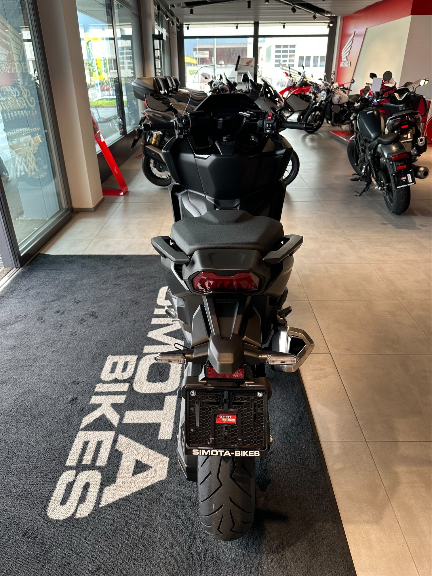 HONDA FORZA 750-showroom-element-3