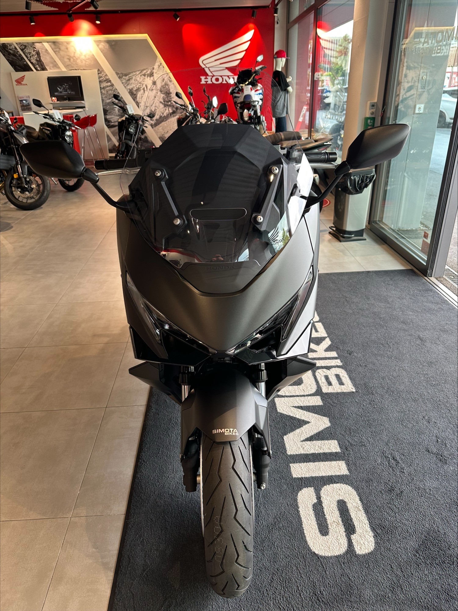 HONDA FORZA 750-showroom-element-2